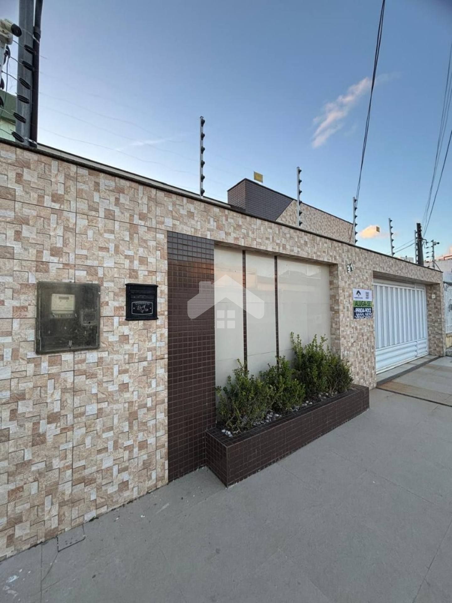 Casa com 3/4, sendo 1 suíte e 2 semi-suítes, 3 vagas - Sol Nascente