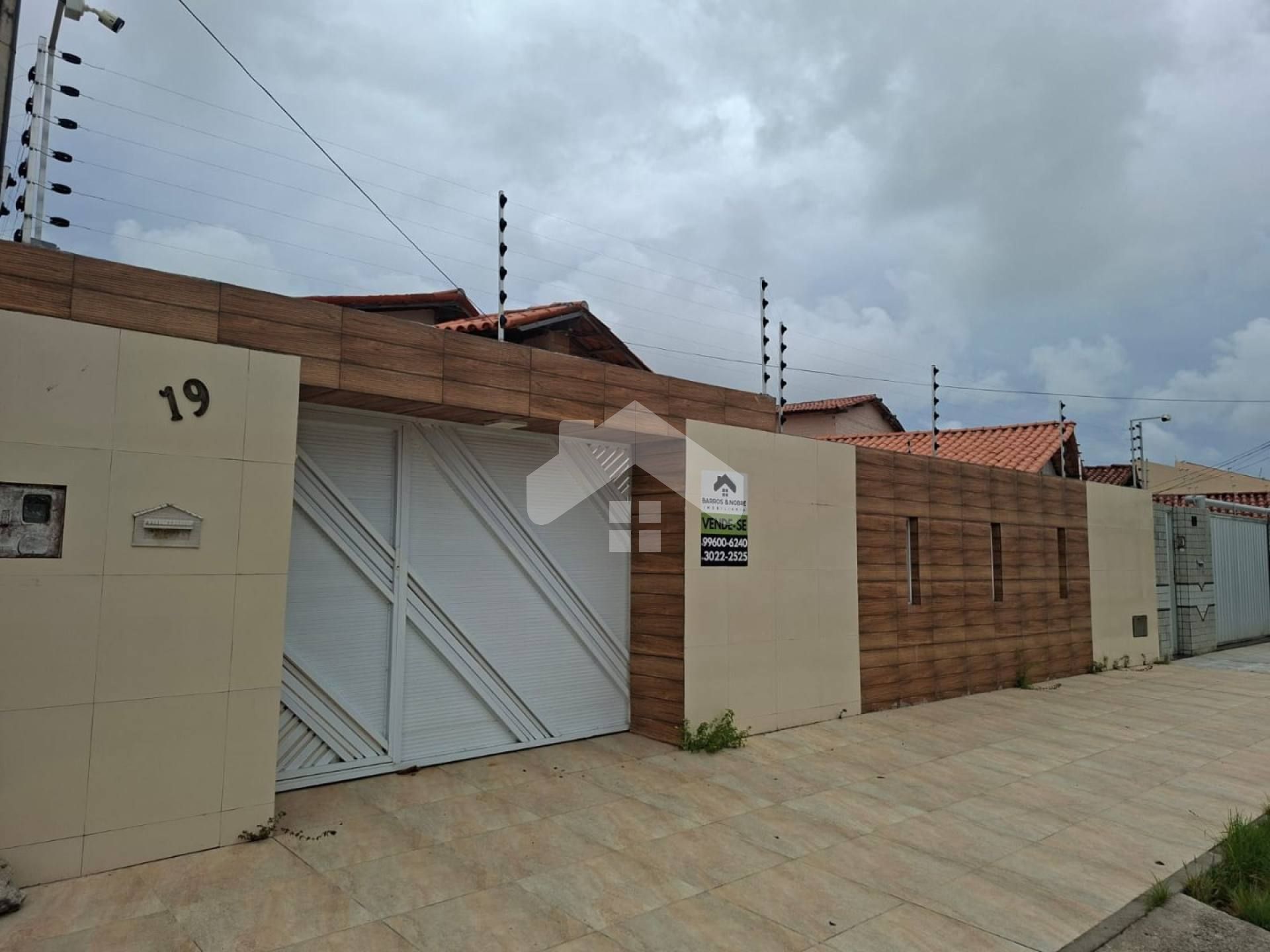 Casa Para Vender com 4 quartos 2 suítes no bairro Aeroporto em Aracaju