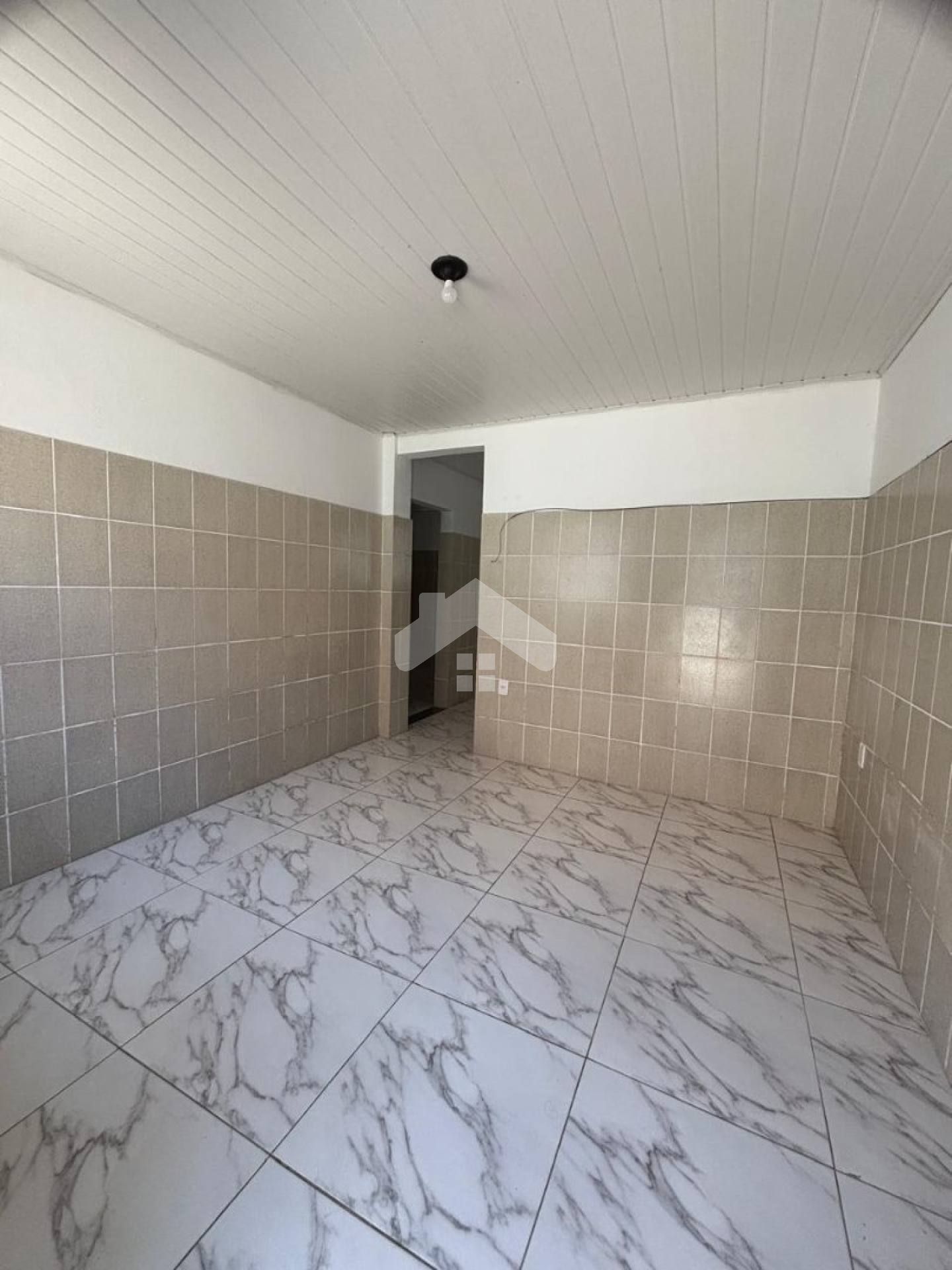 Casa de Vila, 2/4, 1 banheiro, área de serviço - Getúlio Vargas