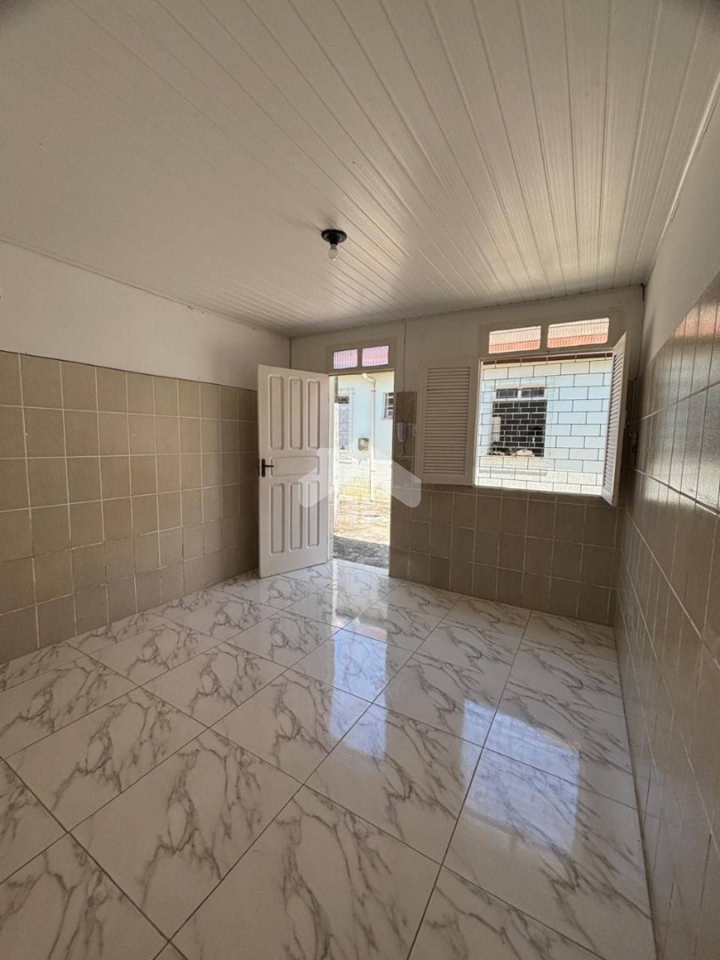 Casa de Vila, 2/4, 1 banheiro, área de serviço - Getúlio Vargas