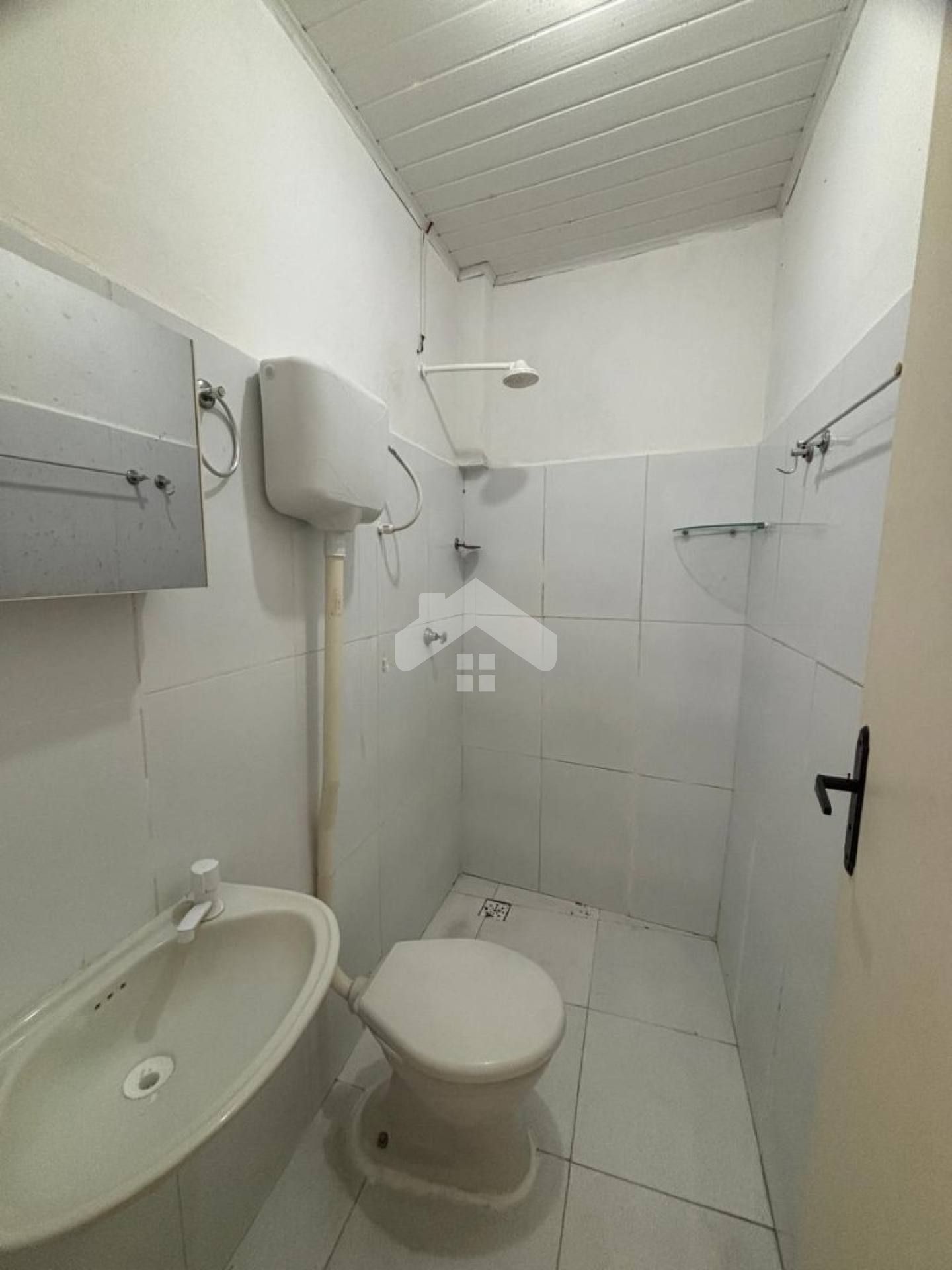 Casa de Vila, 2/4, 1 banheiro, área de serviço - Getúlio Vargas