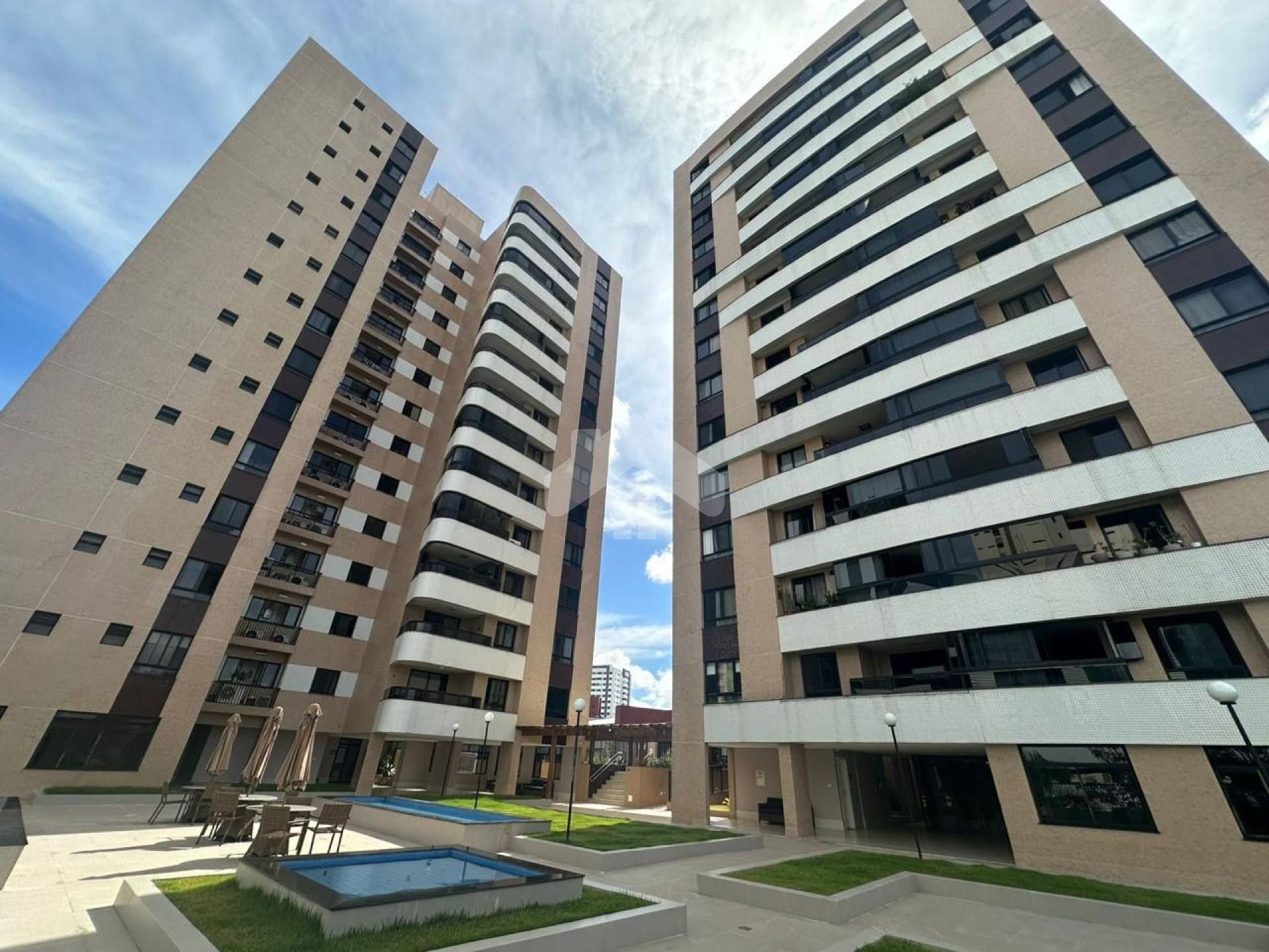 Apartamento Para Vender com 4 quartos 1 suítes no bairro Jardins em Aracaju