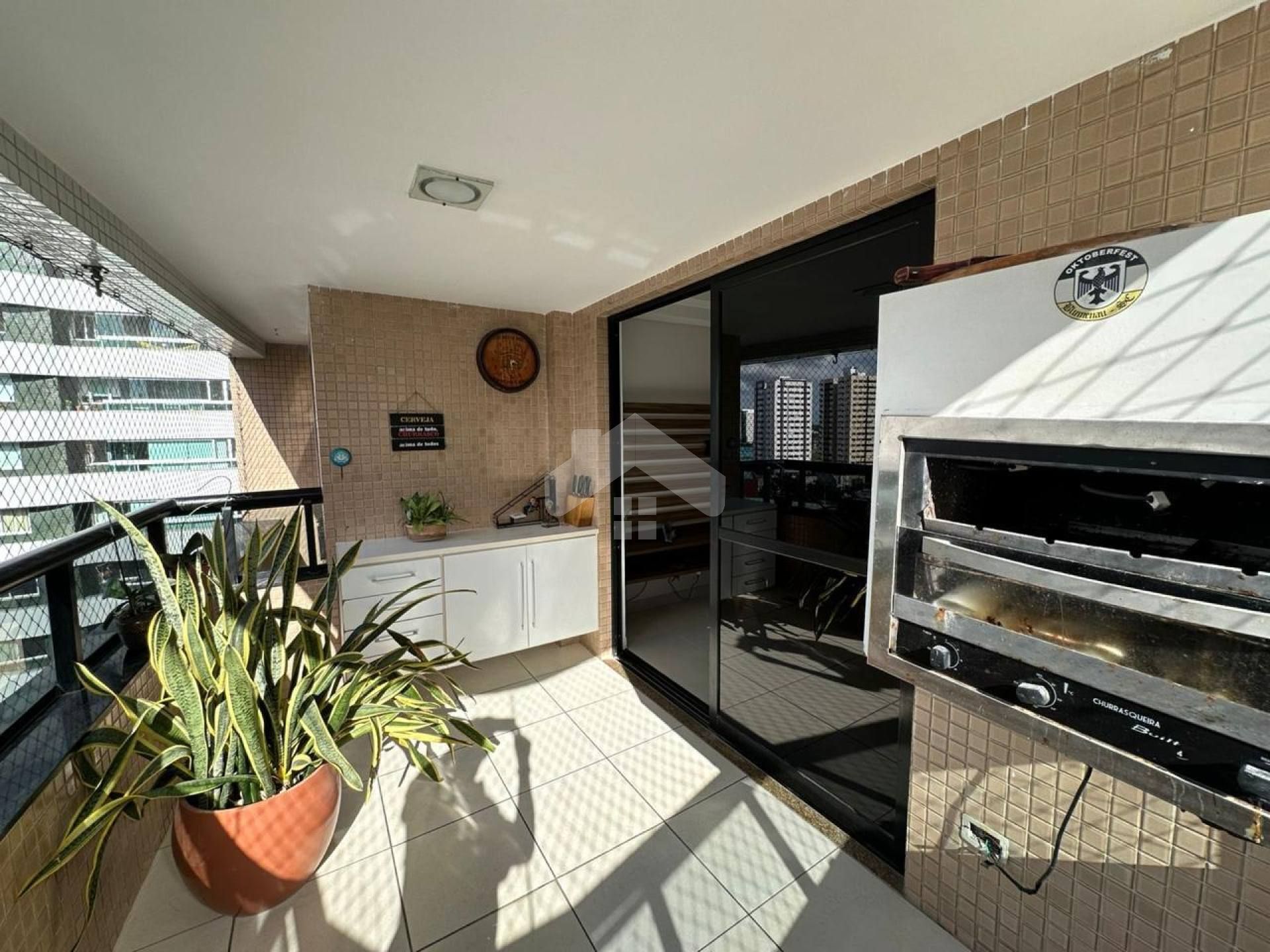 Apartamento Para Vender com 4 quartos 1 suítes no bairro Jardins em Aracaju