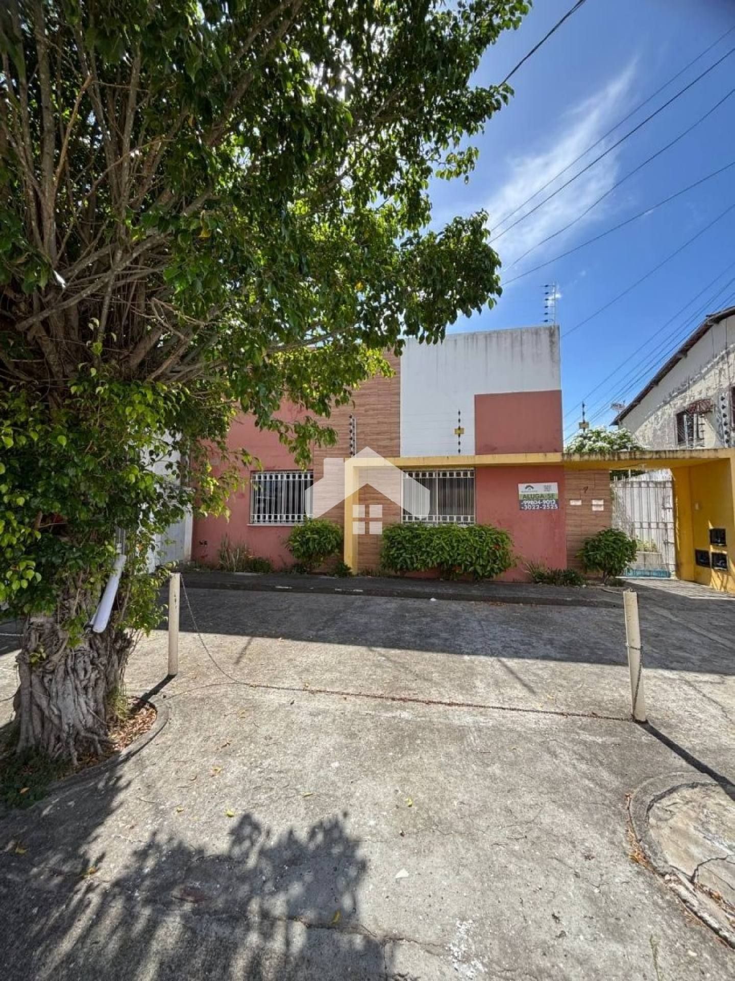 Casa (3) conjugada 2/4, 1 vaga, 1 banheiro, área de serviço - Conj. Orlando Dantas