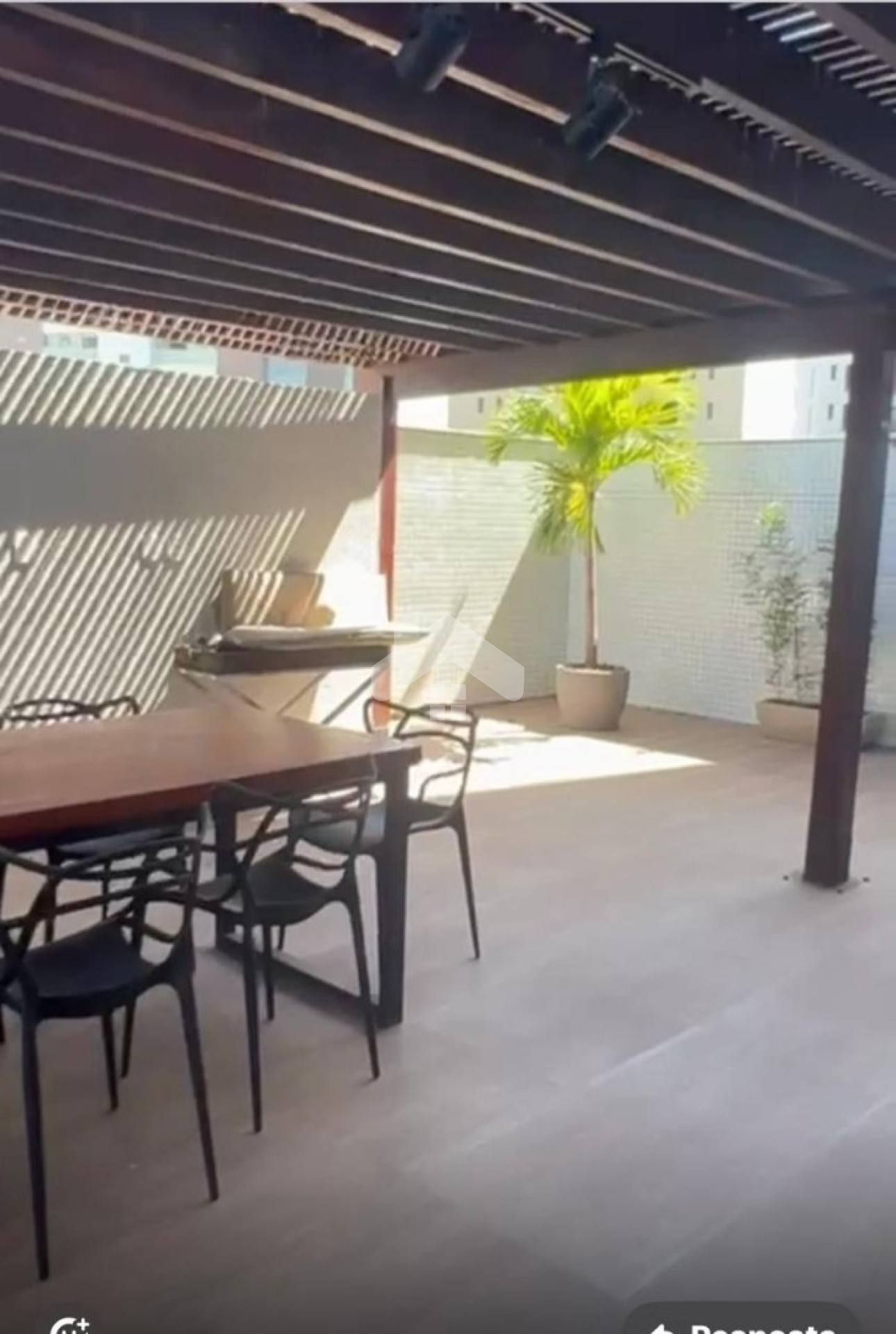 Apartamento terréo com varanda de 120 metros no Condomínio Jardins de Londres