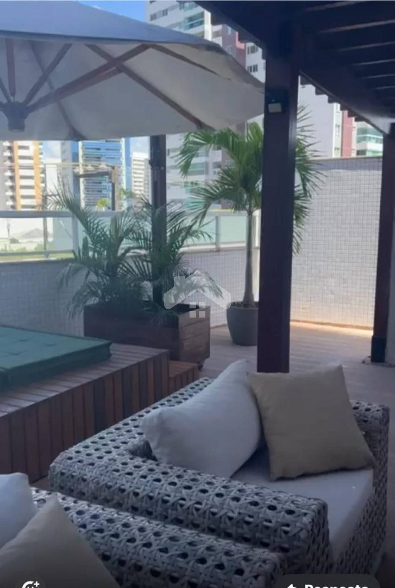 Apartamento terréo com varanda de 120 metros no Condomínio Jardins de Londres