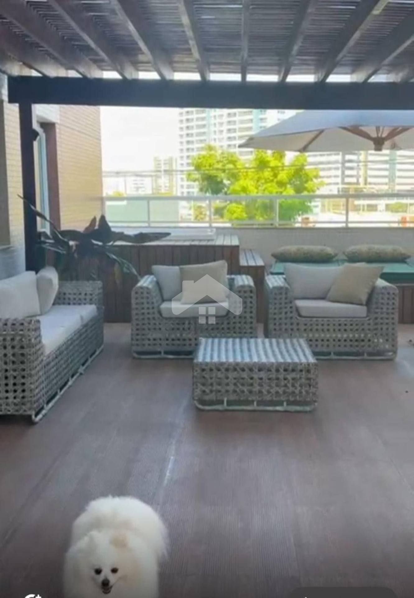 Apartamento terréo com varanda de 120 metros no Condomínio Jardins de Londres