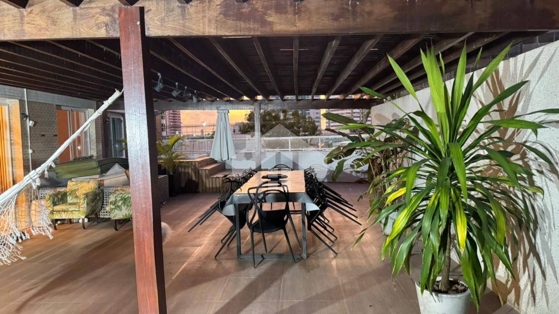 Apartamento terréo com varanda de 120 metros no Condomínio Jardins de Londres