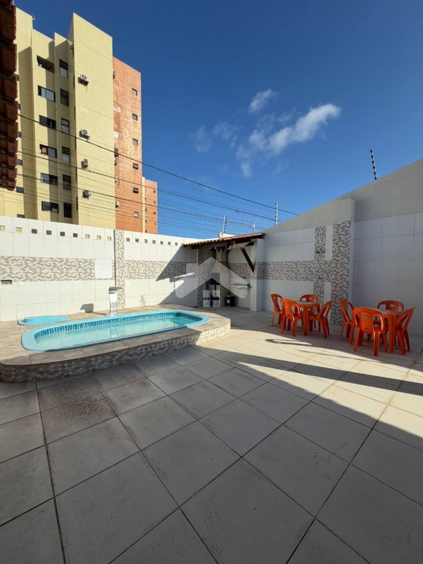 Casa MOBILIADA, 5/4, 5 suítes, 2 vagas - Coroa do Meio