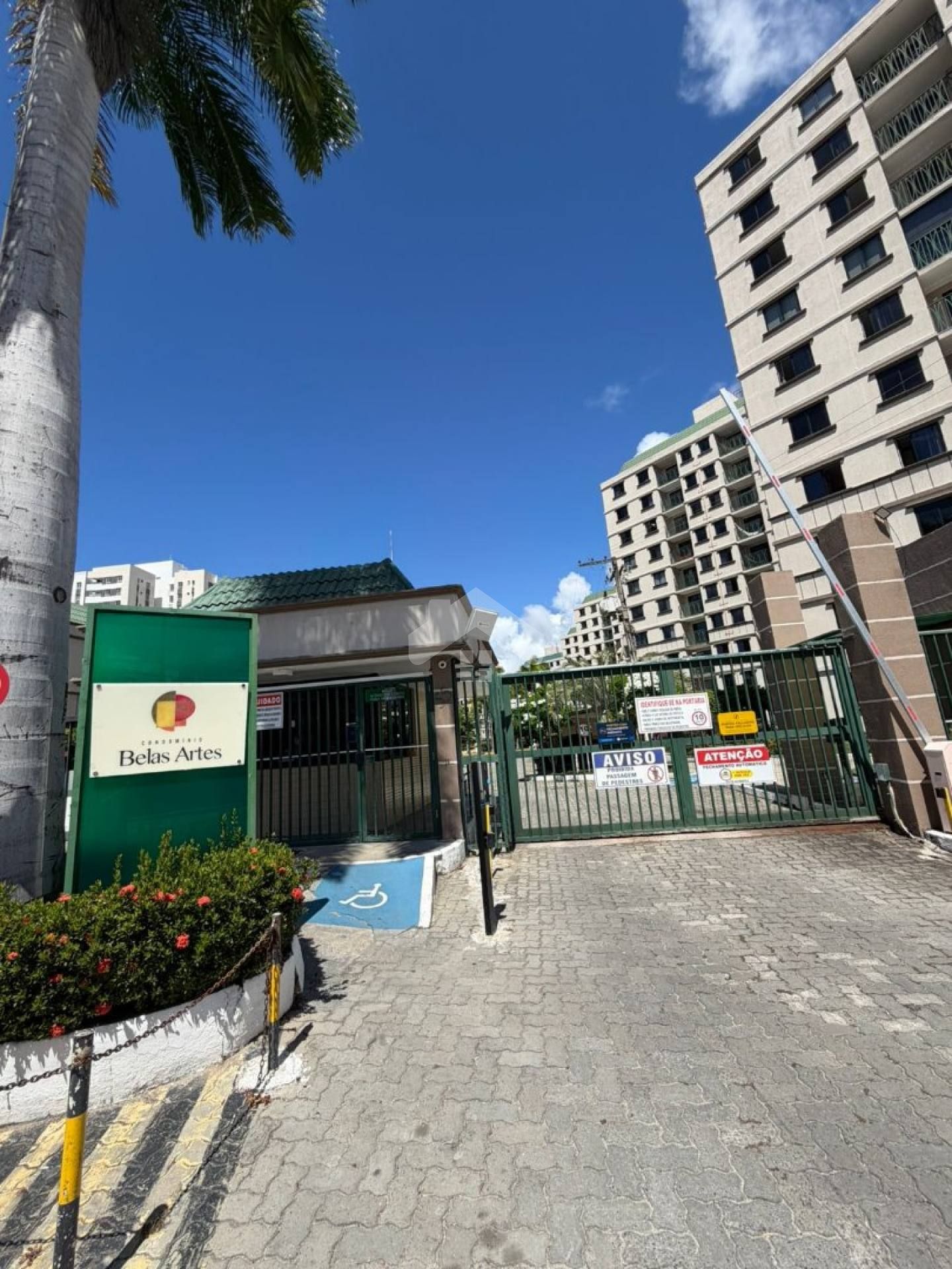 Apartamento no Belas Artes, 3/4, 1 suíte, 1 vaga (Condomínio incluso) - Farolândia