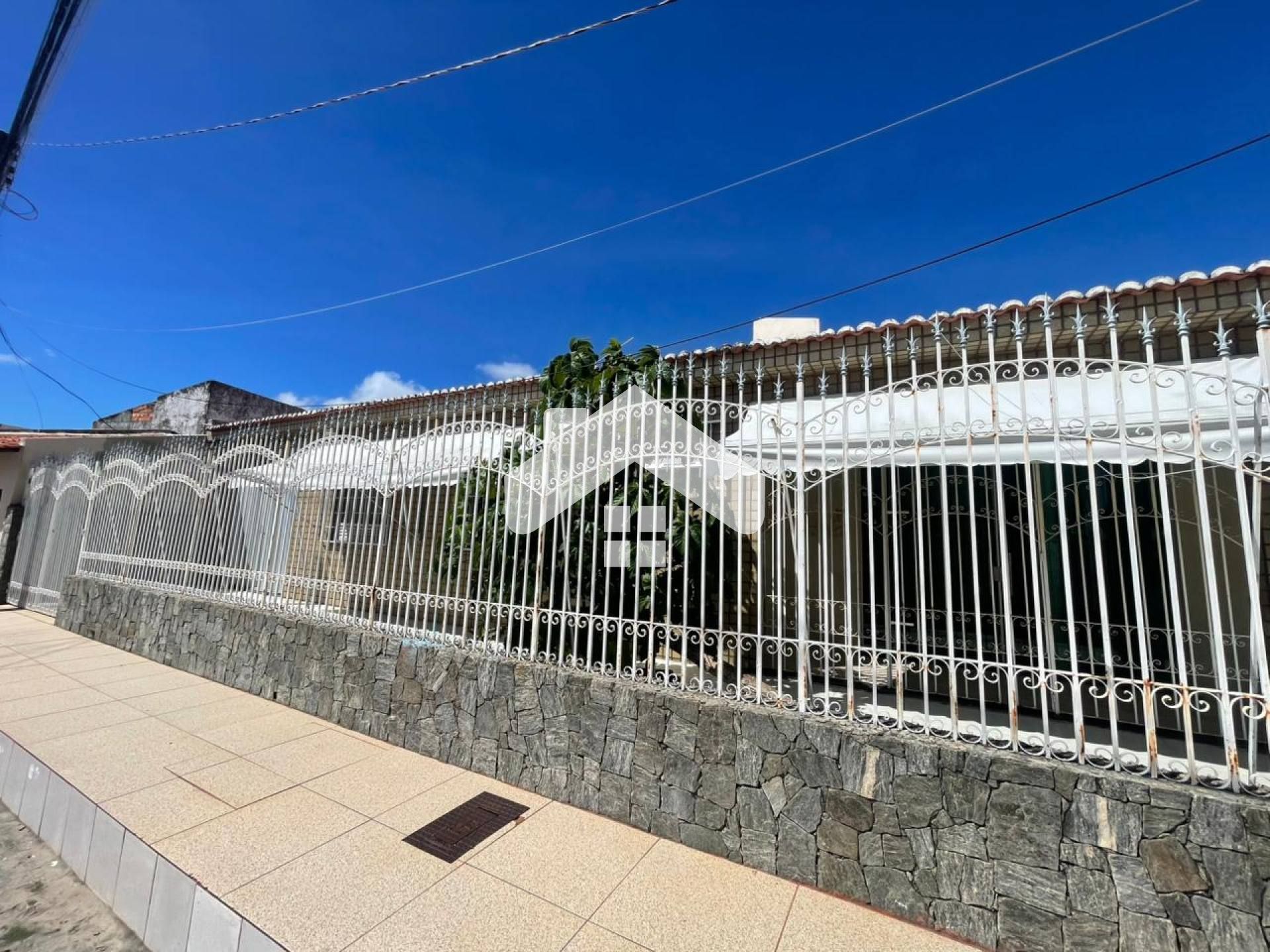 Casa Para Vender com 4 quartos 1 suítes no bairro Grageru em Aracaju