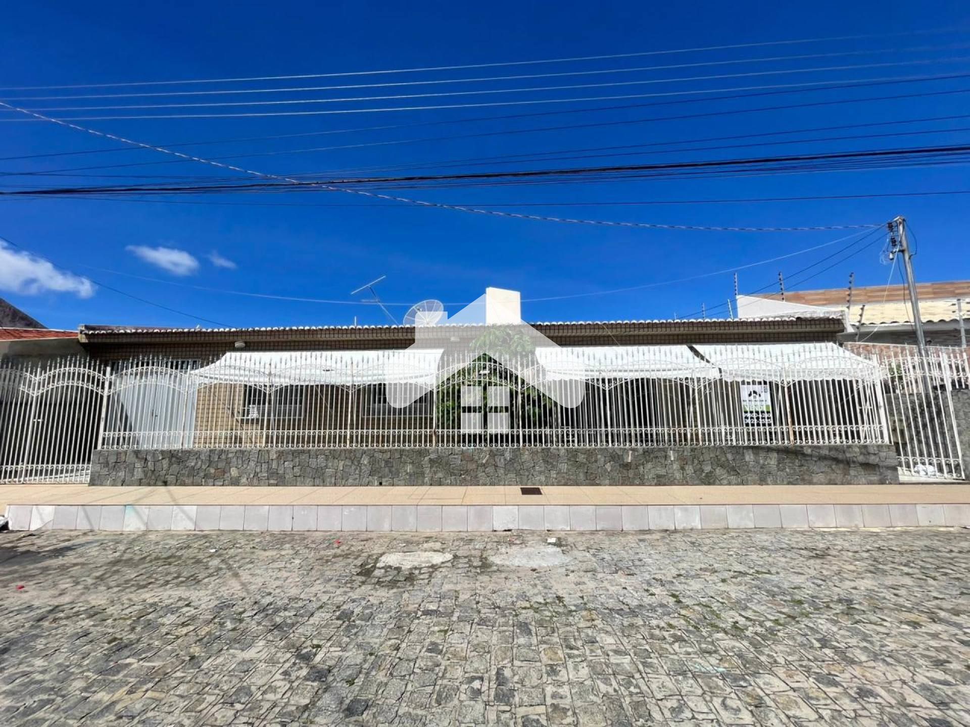 Casa Para Vender com 4 quartos 1 suítes no bairro Grageru em Aracaju