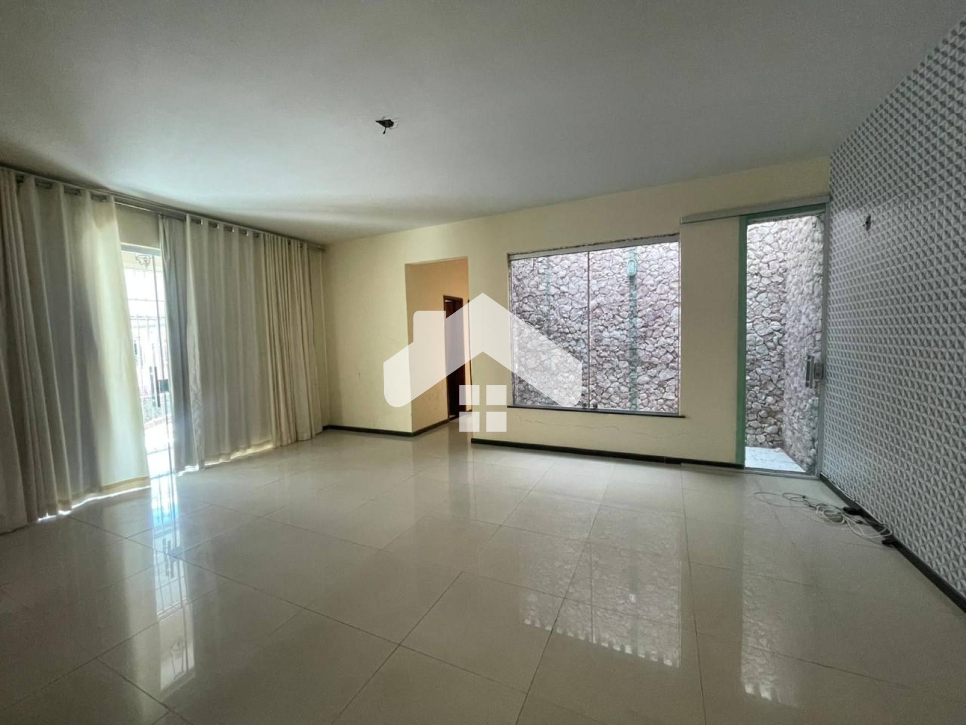 Casa Para Vender com 4 quartos 1 suítes no bairro Grageru em Aracaju