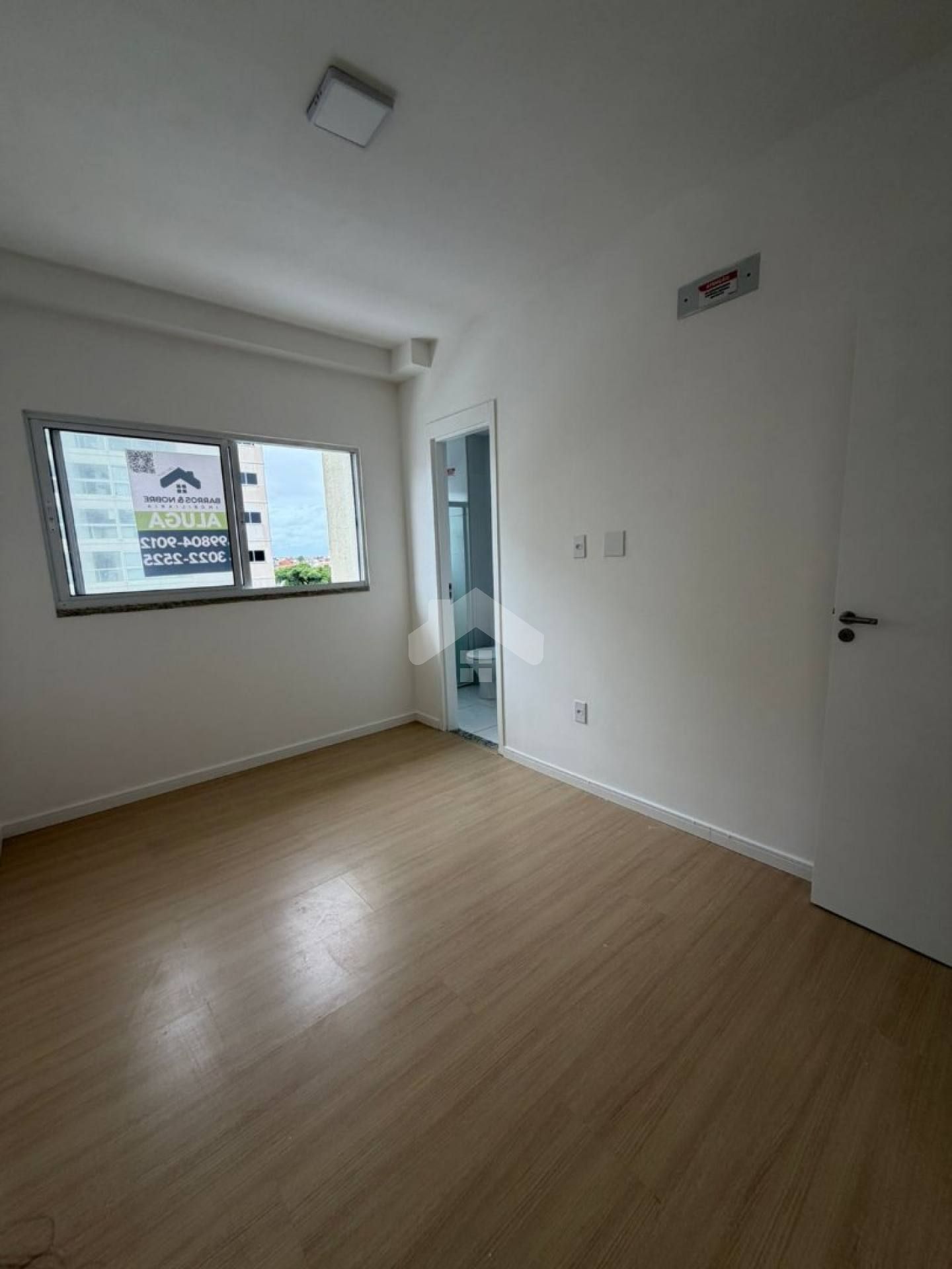 Apartamento no Jardim Serigy, 2/4, 1 suíte, 1 vaga - Farolândia