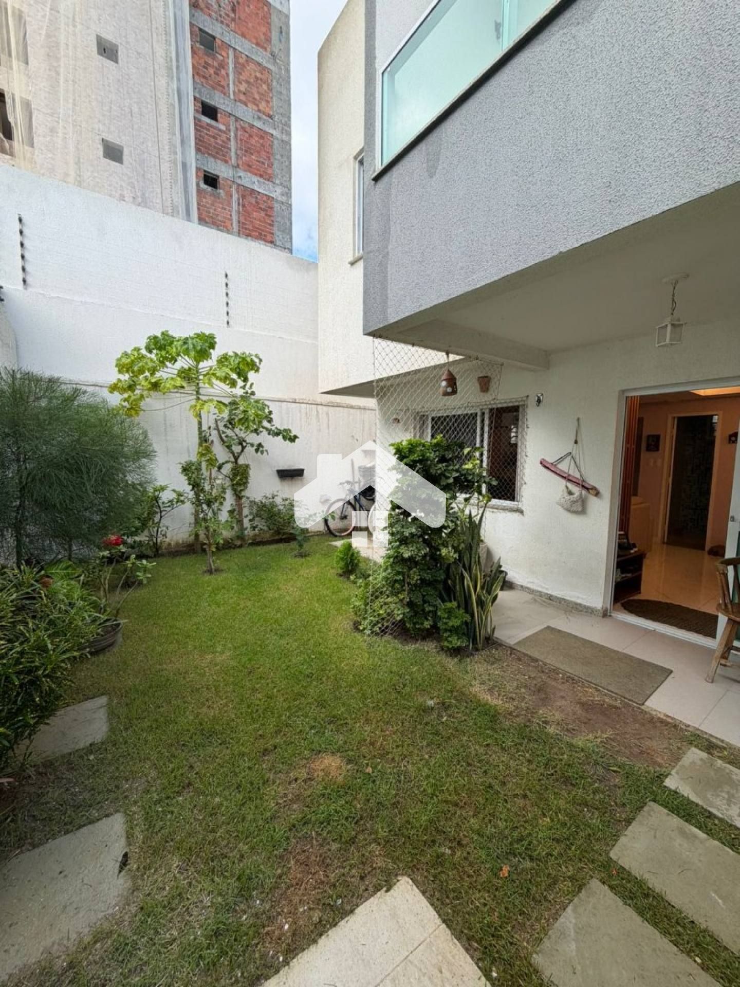 Casa em condomínio fechado, mobiliado, 2/4, 1 suíte, 2 vagas - Atalaia