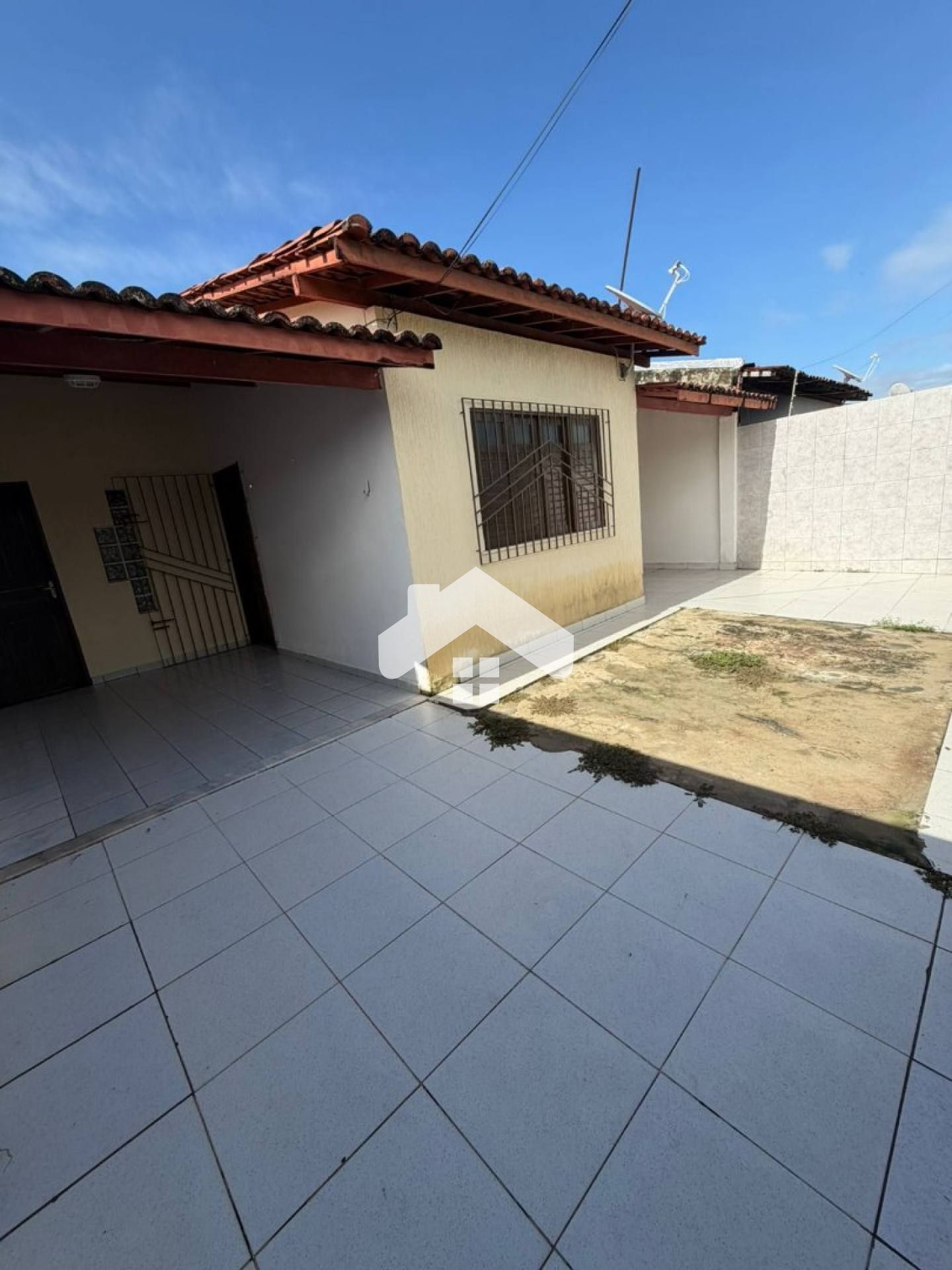 Casa com 3/4, 1 suíte, 1 vaga - Aruana