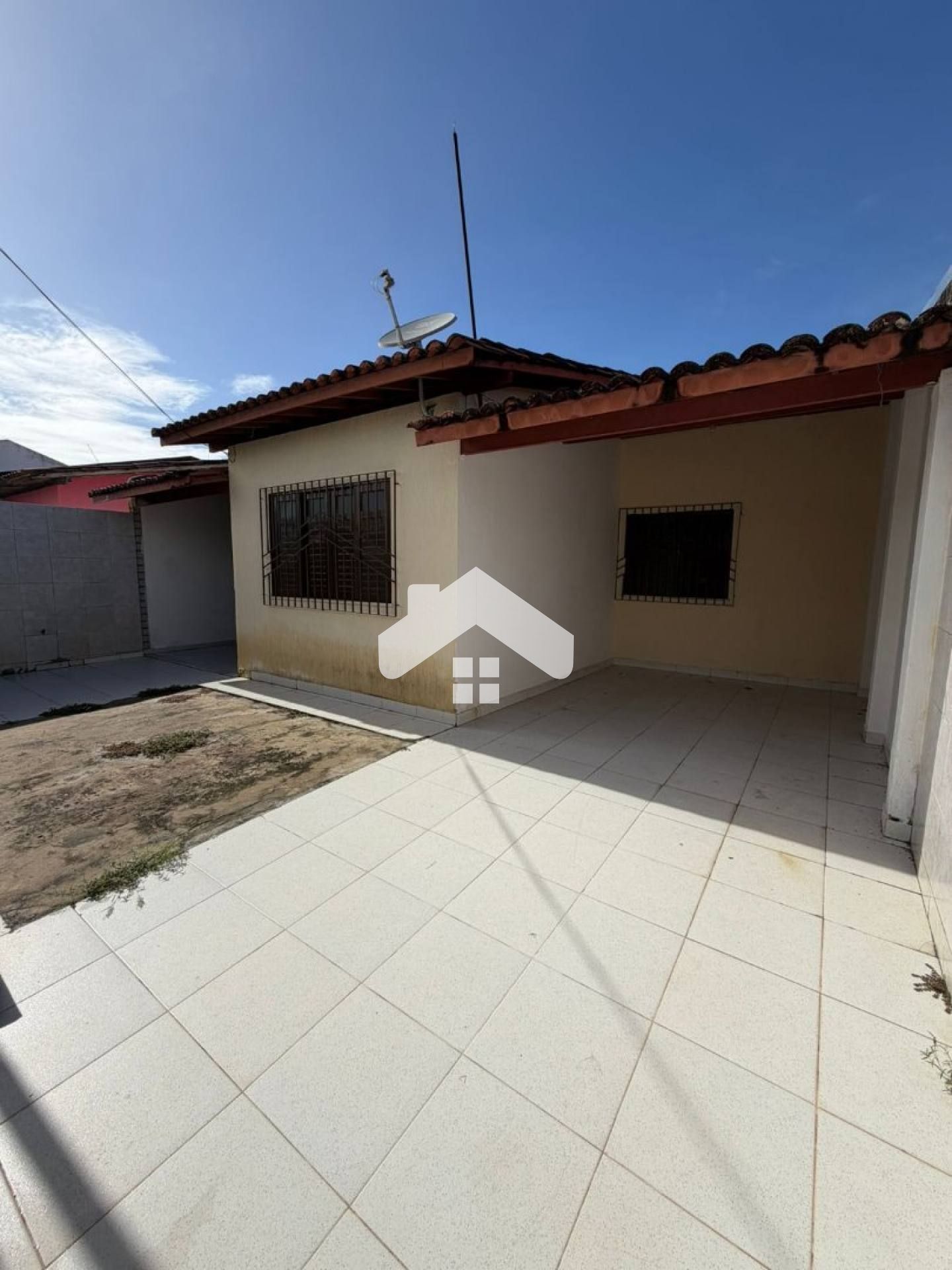 Casa com 3/4, 1 suíte, 1 vaga - Aruana