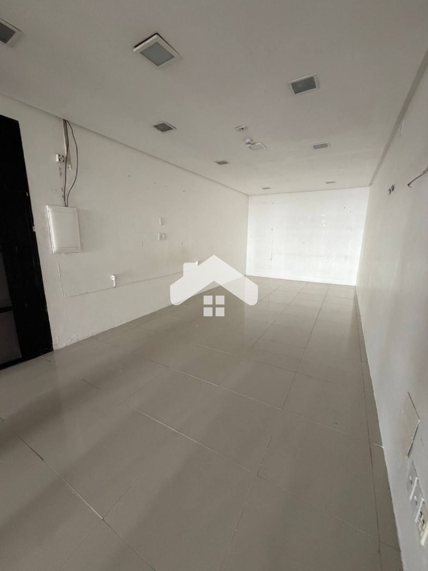 Sala comercial no Ed. Cidade de Aracaju (Condomínio incluso) - Centro