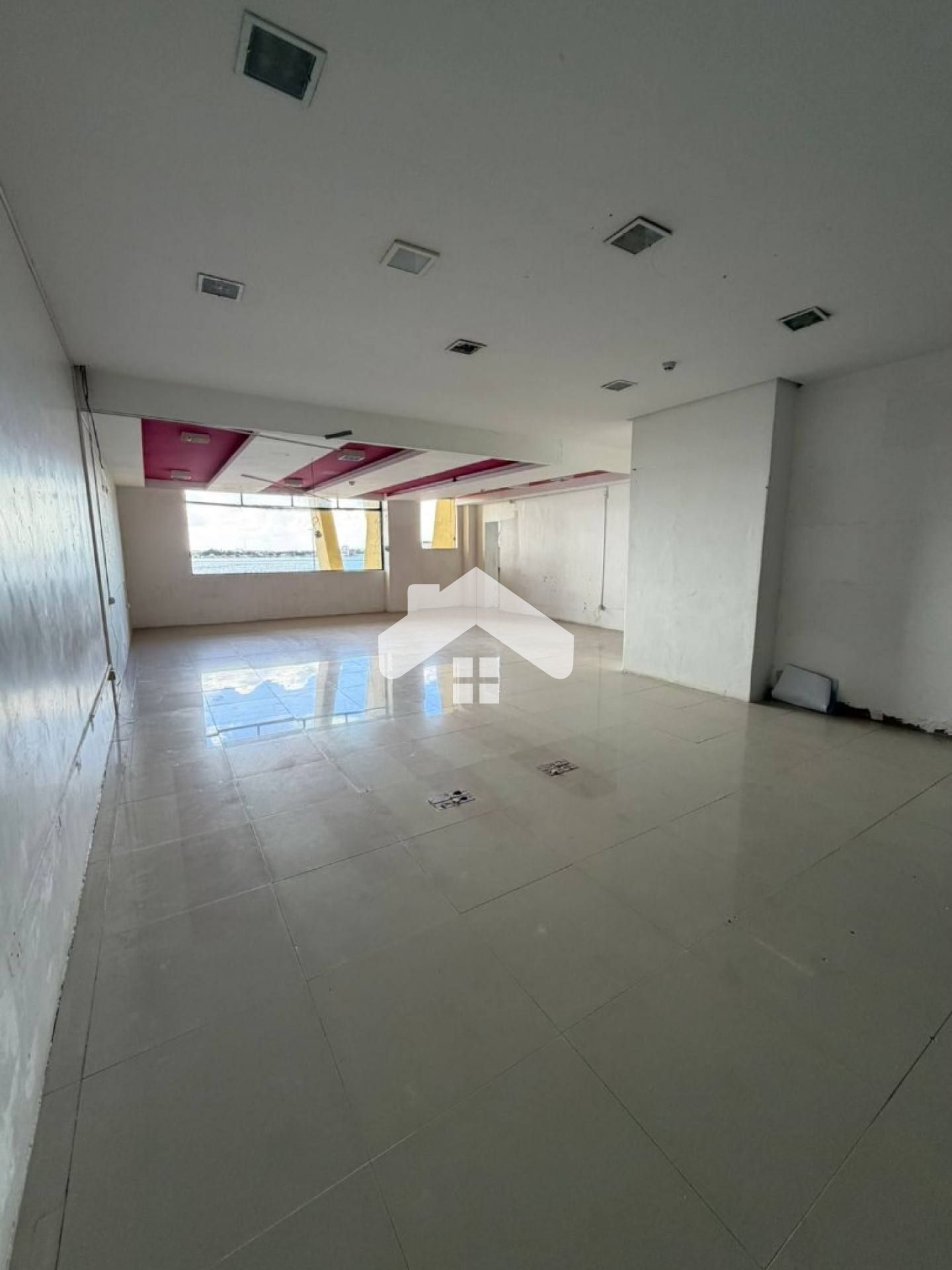 Sala comercial no Ed. Cidade de Aracaju (Condomínio incluso) - Centro
