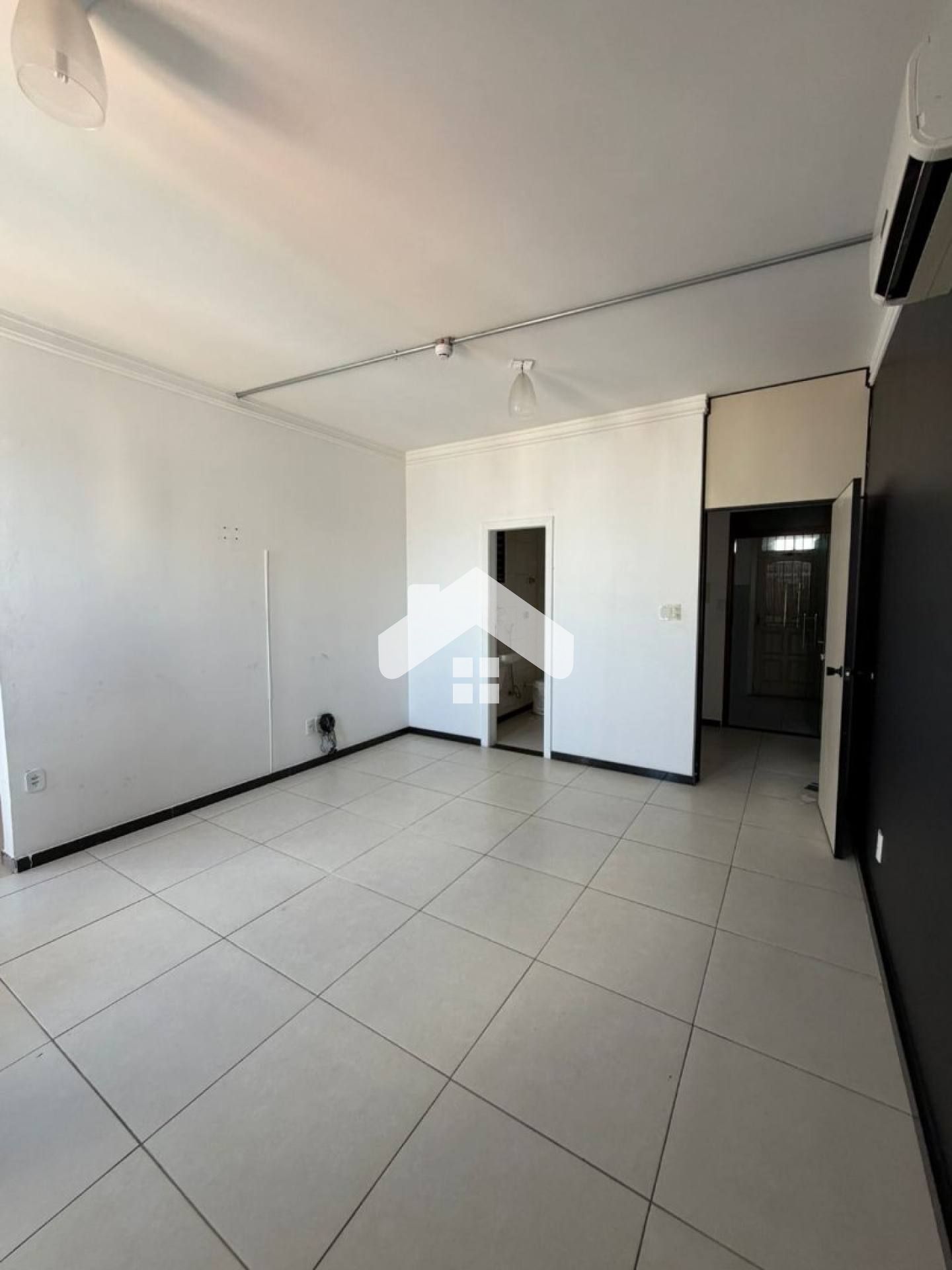 Sala comercial no Ed. Cidade de Aracaju (Condomínio incluso) - Centro
