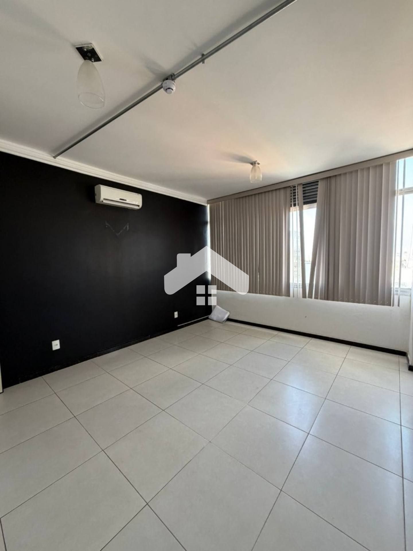 Sala comercial no Ed. Cidade de Aracaju (Condomínio incluso) - Centro