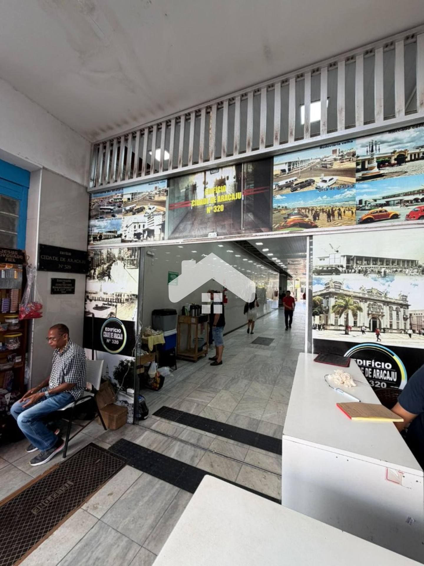 Sala comercial no Ed. Cidade de Aracaju (Condomínio incluso) - Centro