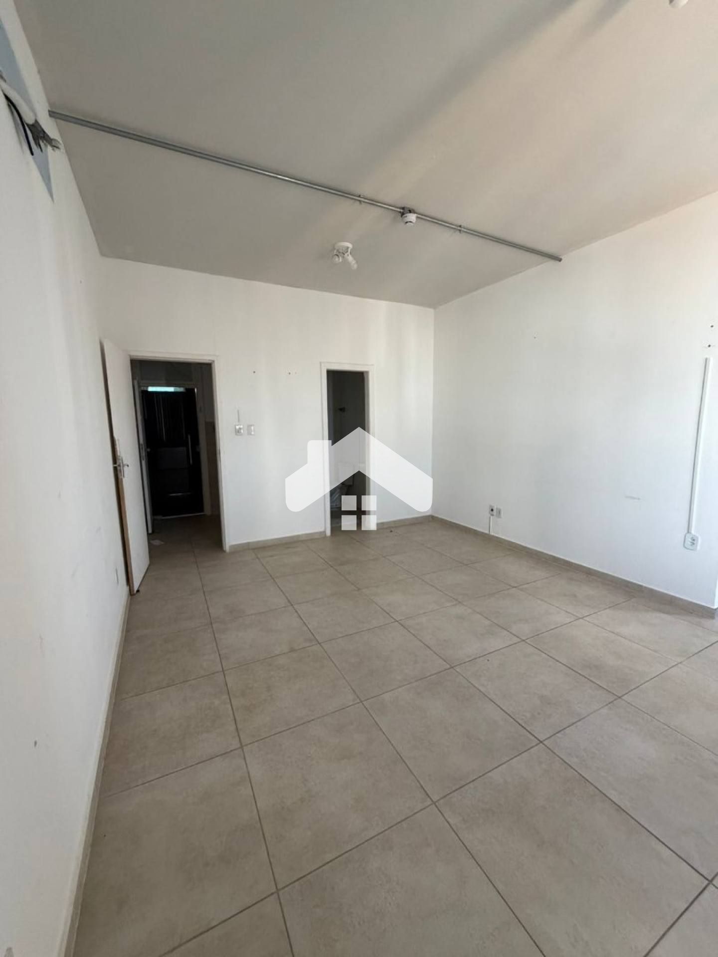 Sala comercial no Ed. Cidade de Aracaju (Condomínio incluso) - Centro