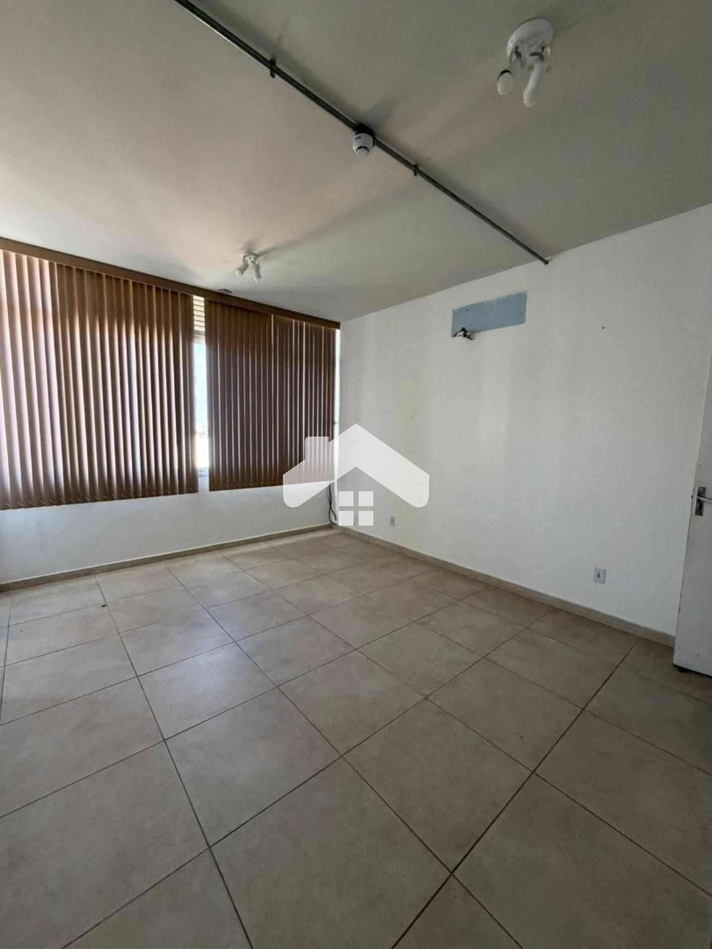 Sala comercial no Ed. Cidade de Aracaju (Condomínio incluso) - Centro