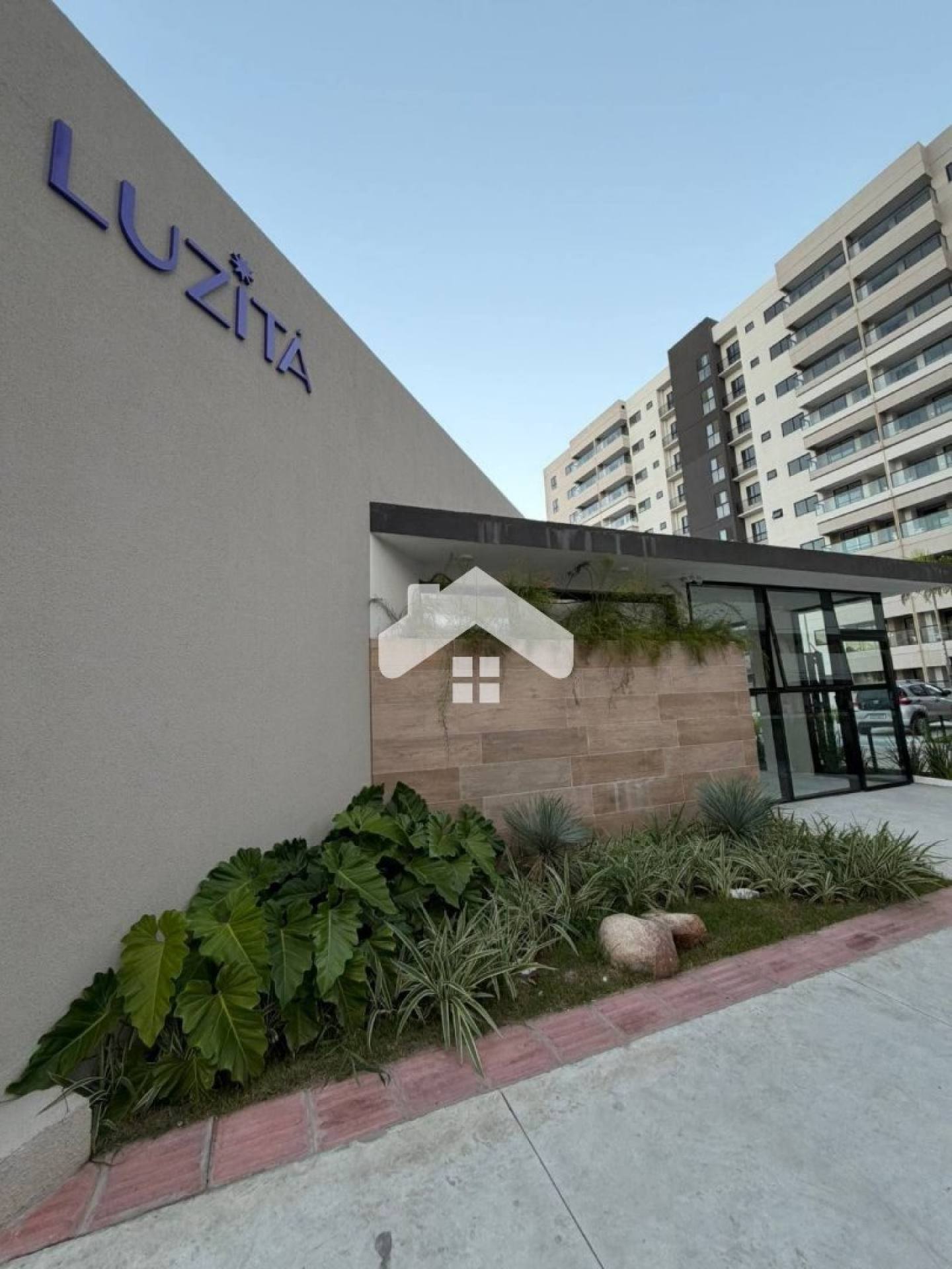Apartamento no Luzitá, 2/4, 1 suíte, 1 vaga (Cond Incluso) - Luzia