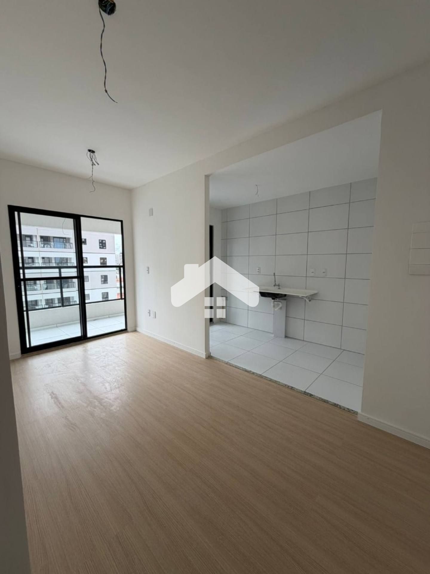 Apartamento no Luzitá, 2/4, 1 suíte, 1 vaga (Cond Incluso) - Luzia
