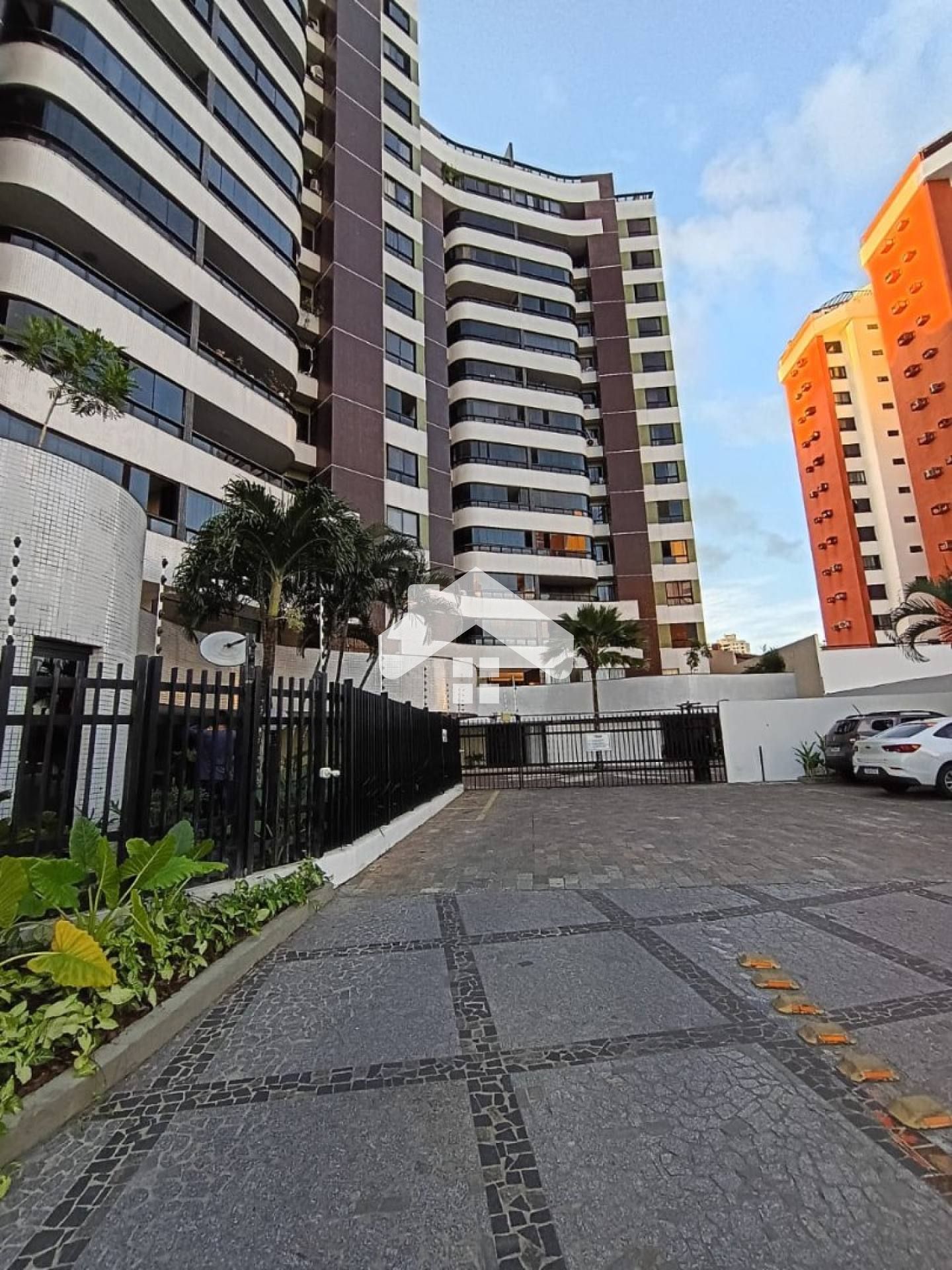 Apartamento Para Vender com 4 quartos 3 suítes no bairro Jardins em Aracaju