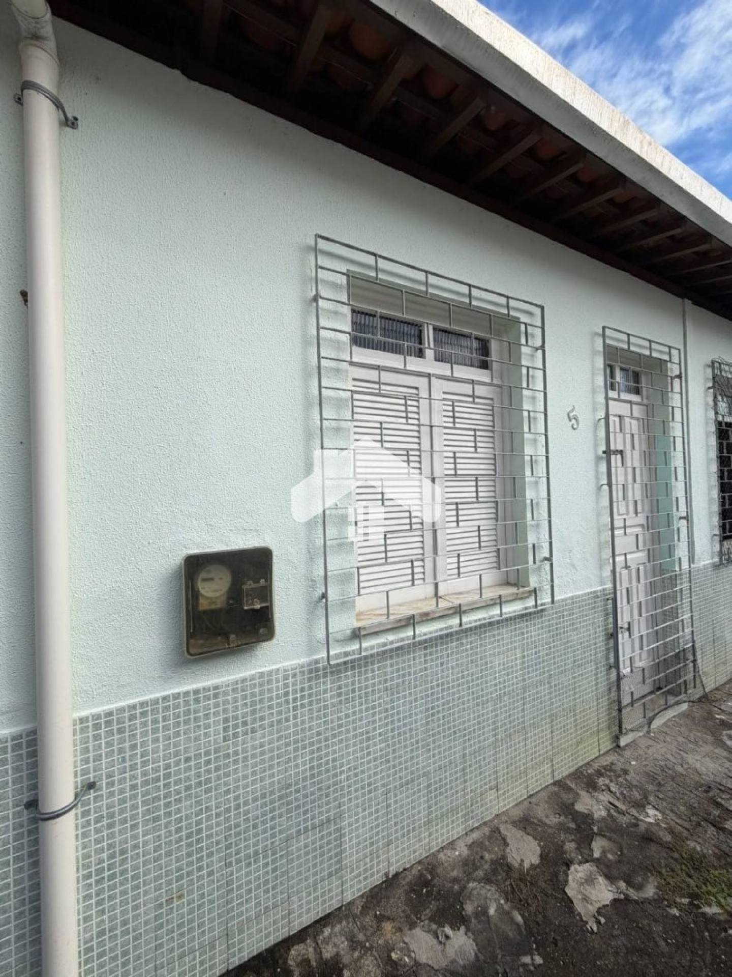 Casa de vila com 2/4, 1 banheiro, área de serviço - Getúlio Vargas