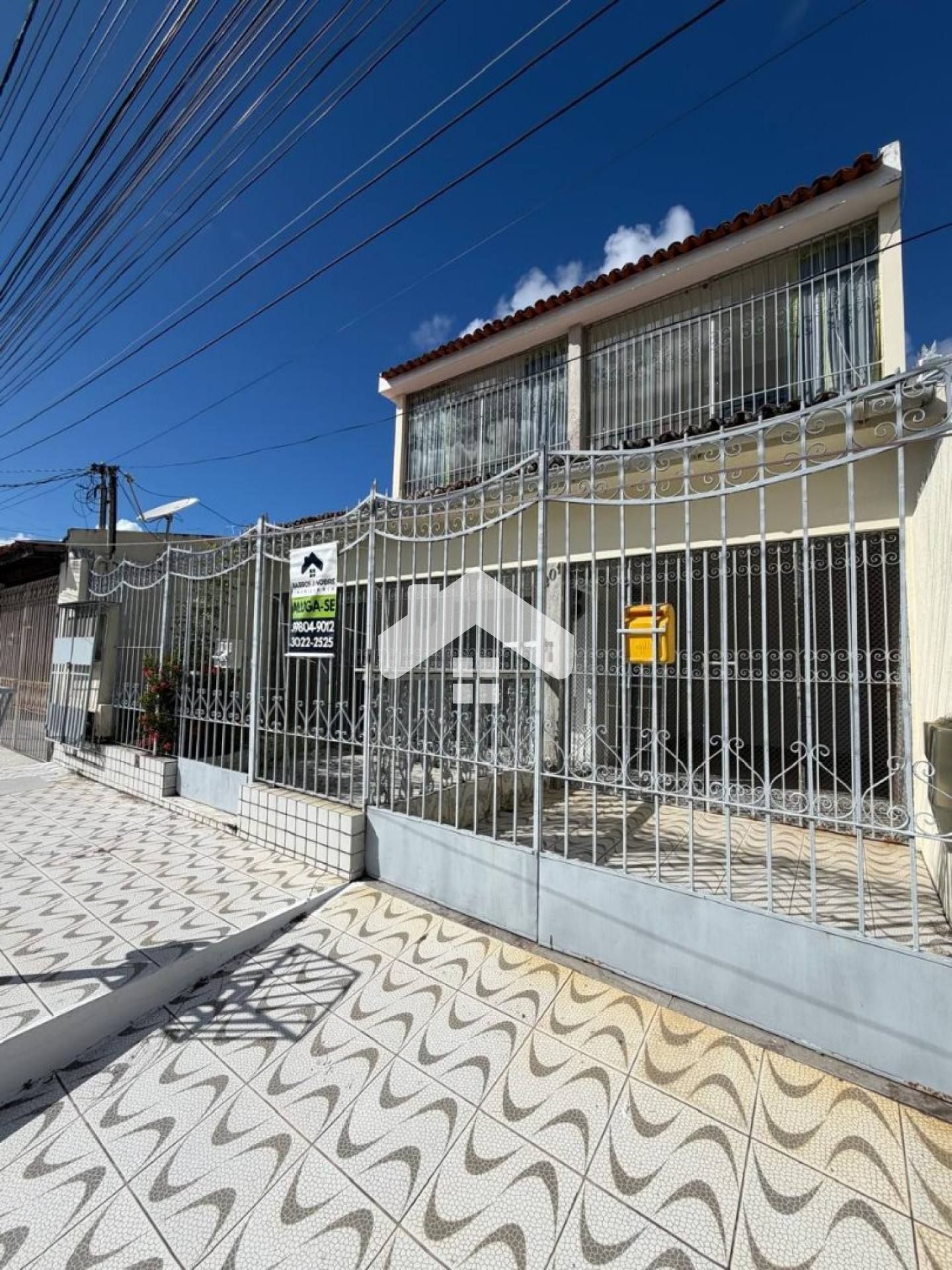 Casa com 4/4, 2 suítes, 2 vagas - Suíssa