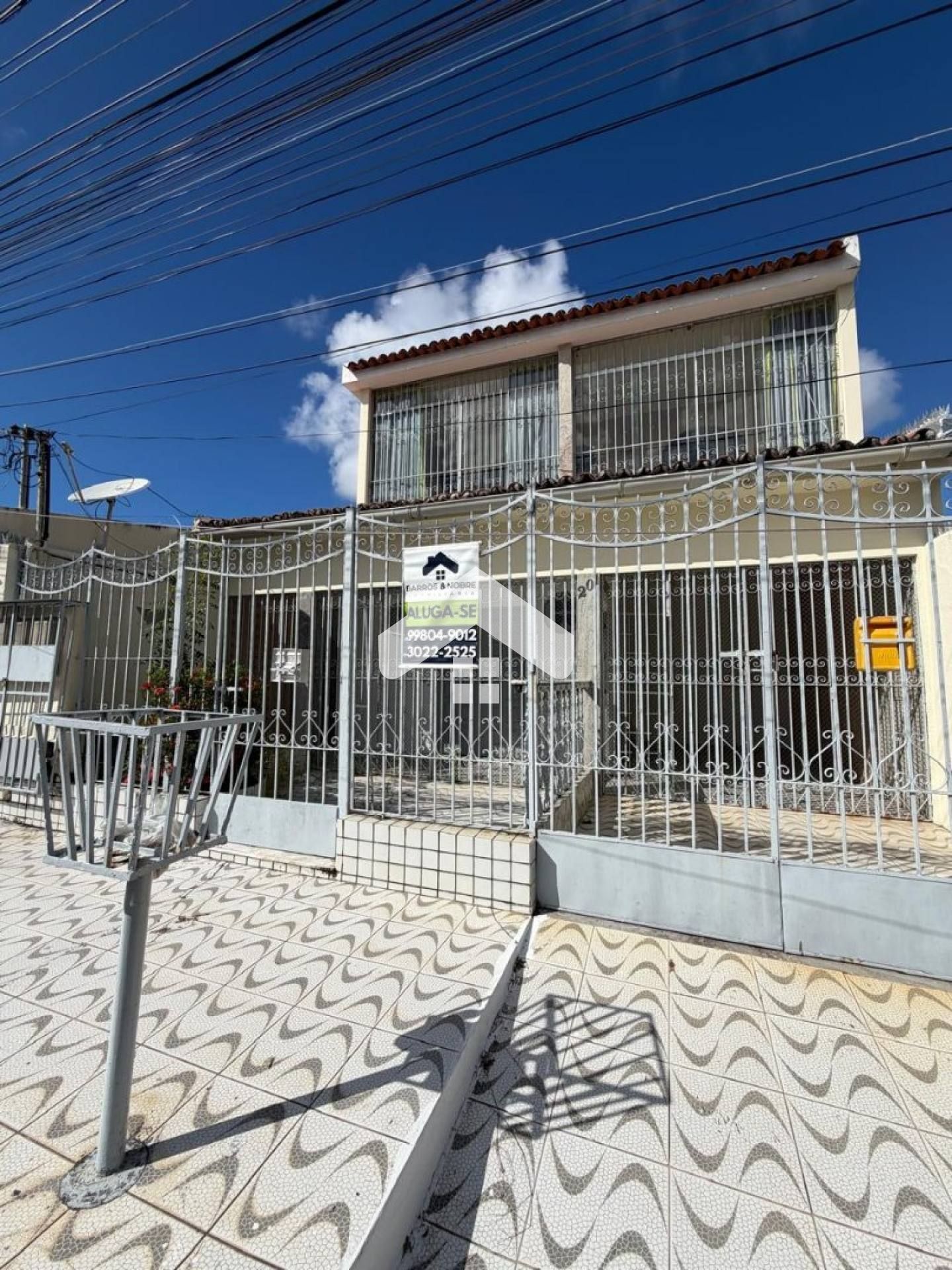 Casa com 4/4, 2 suítes, 2 vagas - Suíssa