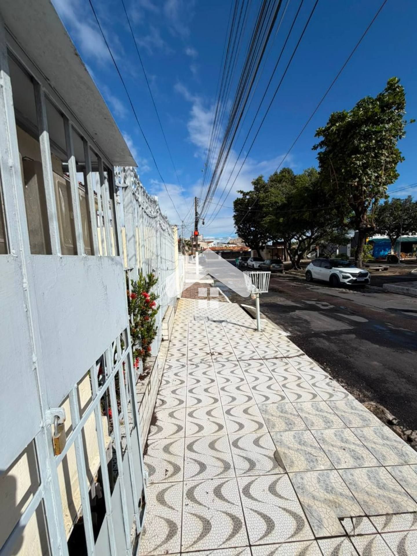 Casa com 4/4, 2 suítes, 2 vagas - Suíssa