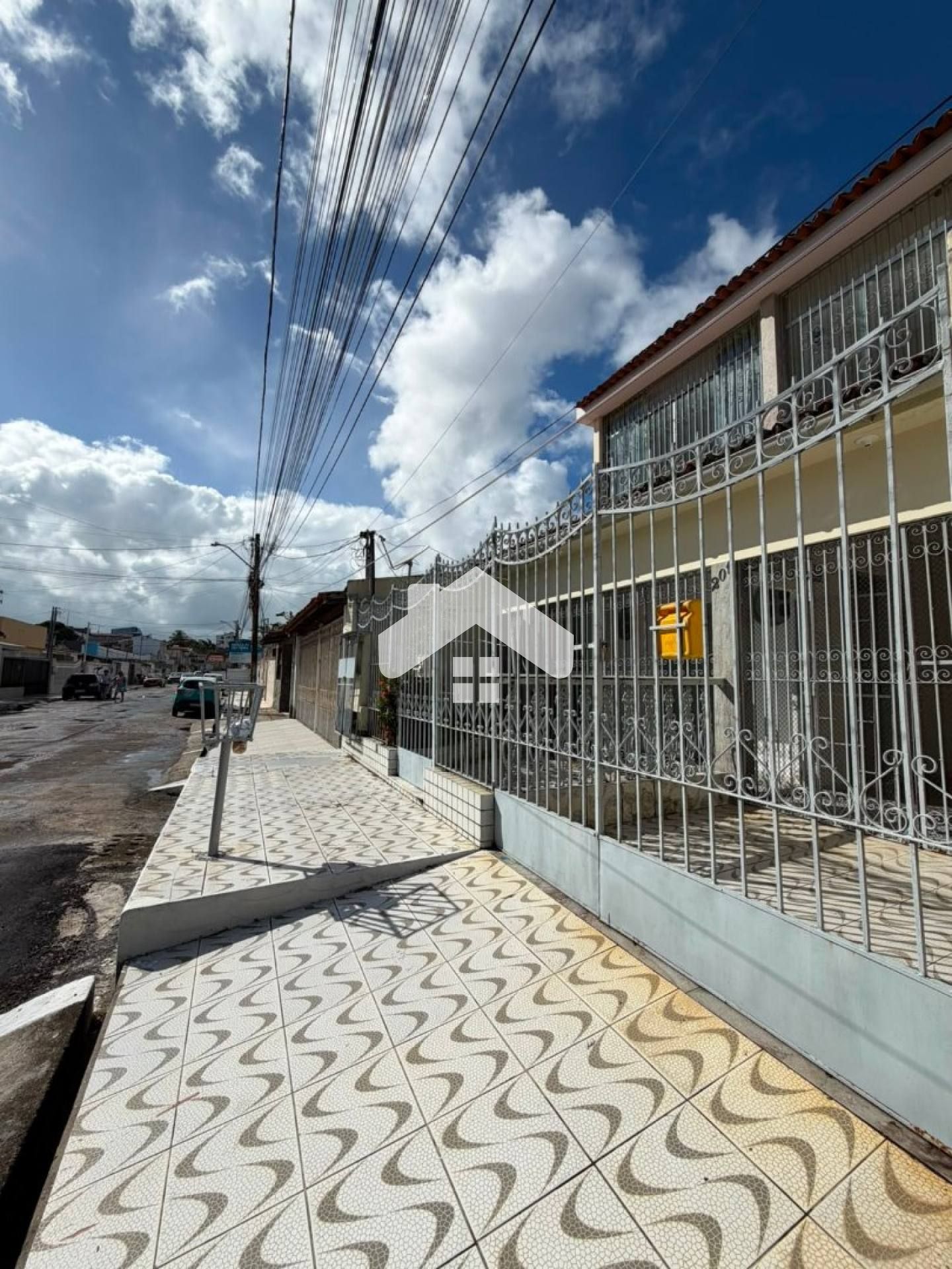 Casa com 4/4, 2 suítes, 2 vagas - Suíssa