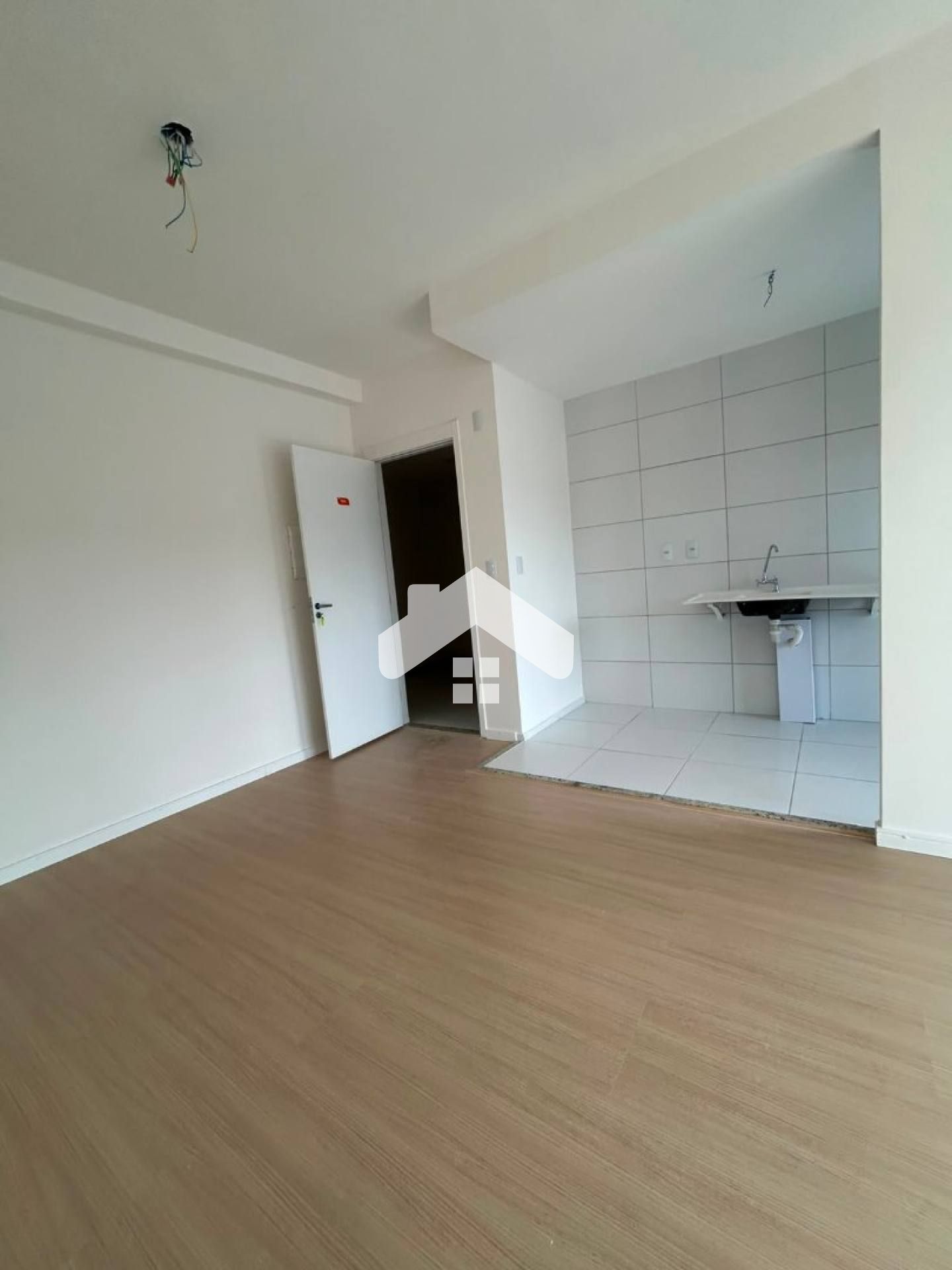 Apartamento no Luzitá 3/4, 1 suíte, 1 vaga (Condomínio incluso) - Luzia