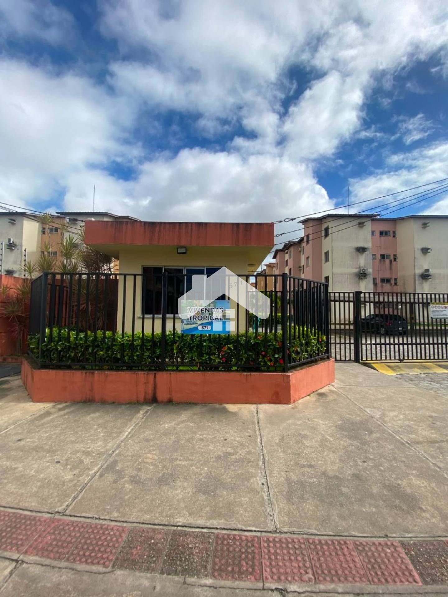Apartamento mobiliado no Vivendas Tropical, 2/4, 1 banheiro, 1 vaga (Cond. Incluso) - São Brás.