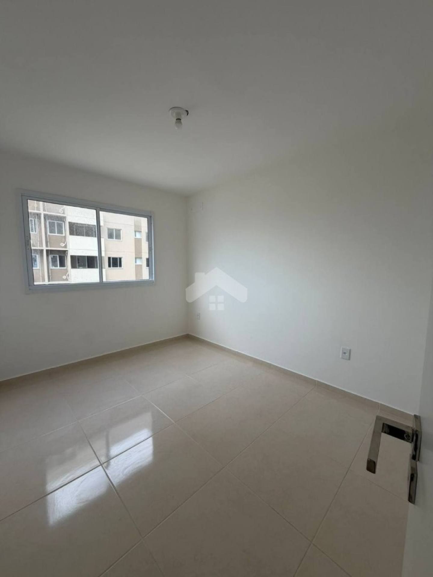 Apartamento no Aruana Park, 2/4, 1 banheiro, 1 vaga (condomínio incluso) - Aruana