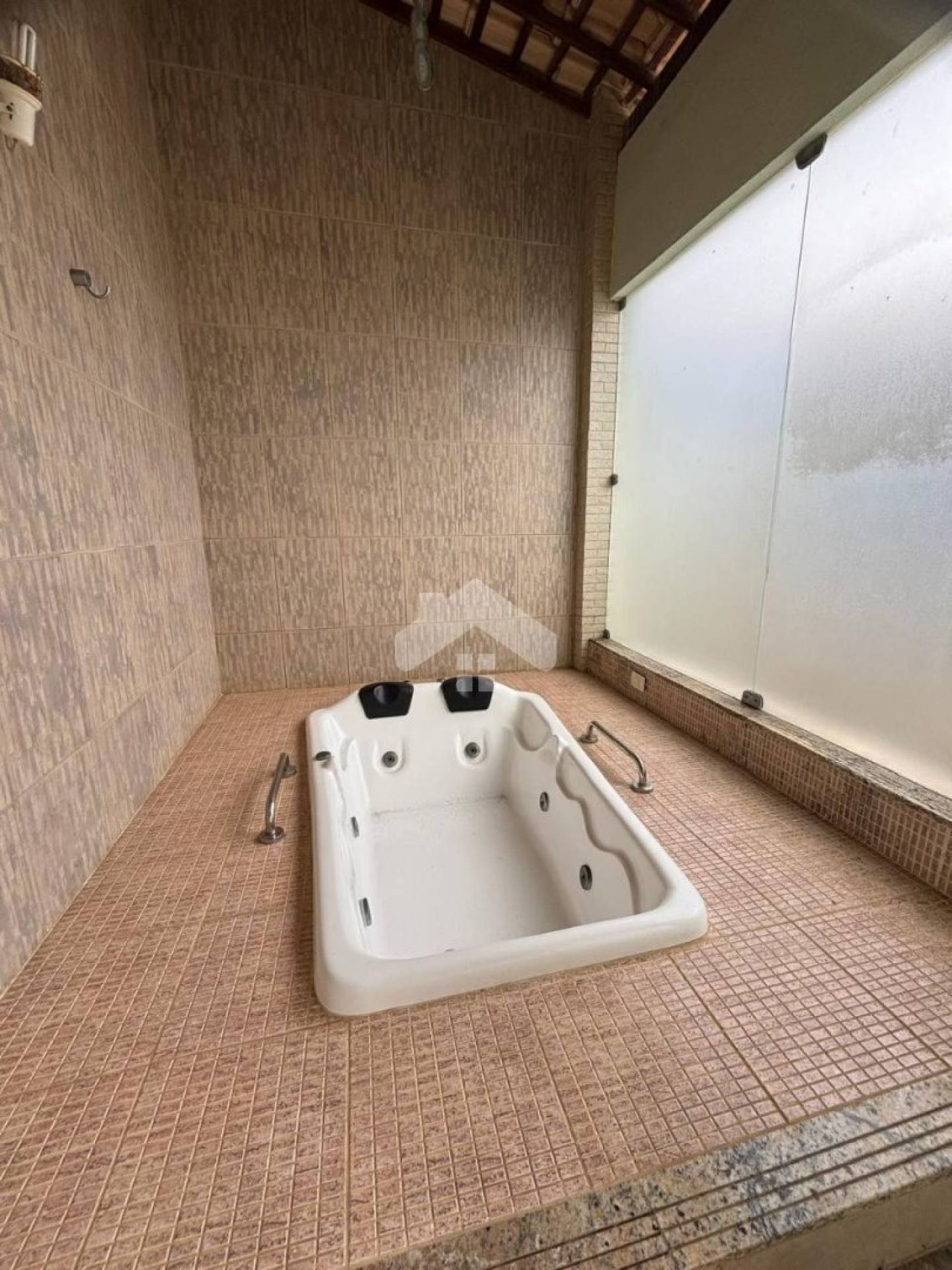 Casa Mobiliada no Condomínio Rio Vermelho, 5/4, 3 Suítes, 3 Vagas (Cond. Incluso) - Mosqueiro.