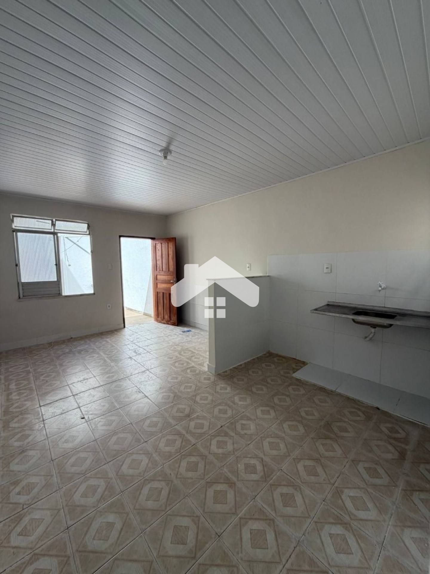 Casa de Vila, 1/4, 1 banheiro, sem vaga – Siqueira Campos.