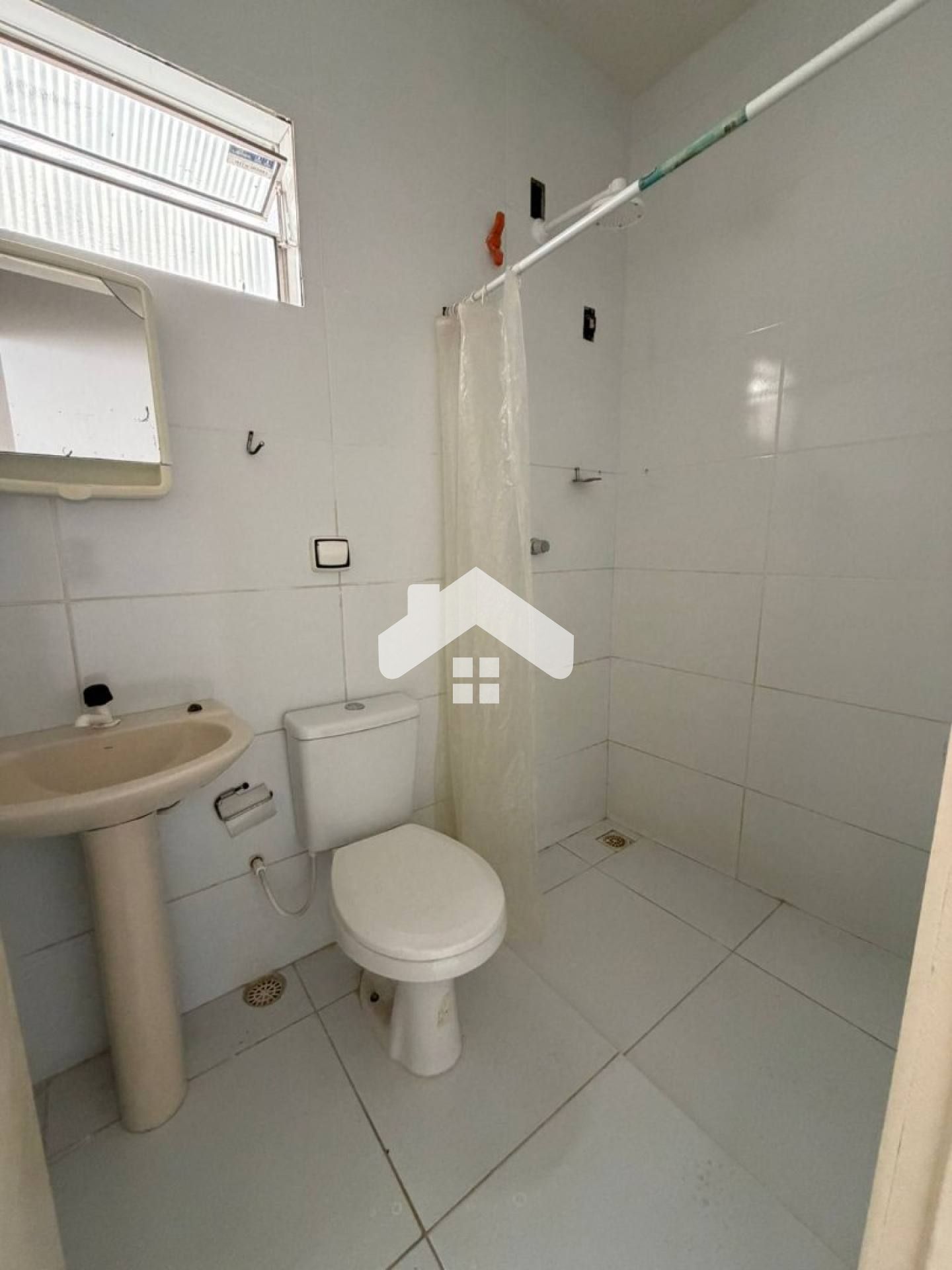 Casa de Vila, 1/4, 1 banheiro, sem vaga – Siqueira Campos.