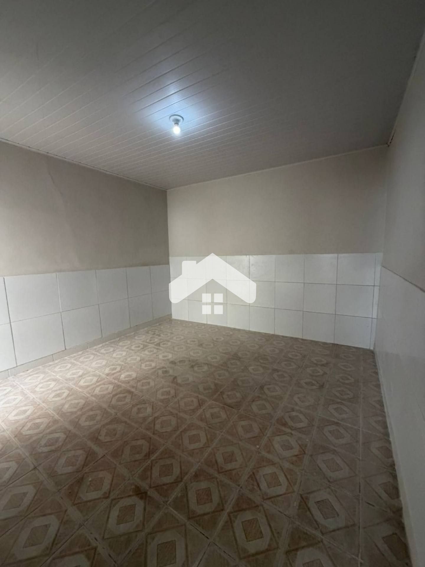 Casa de Vila, 1/4, 1 banheiro, sem vaga – Siqueira Campos.