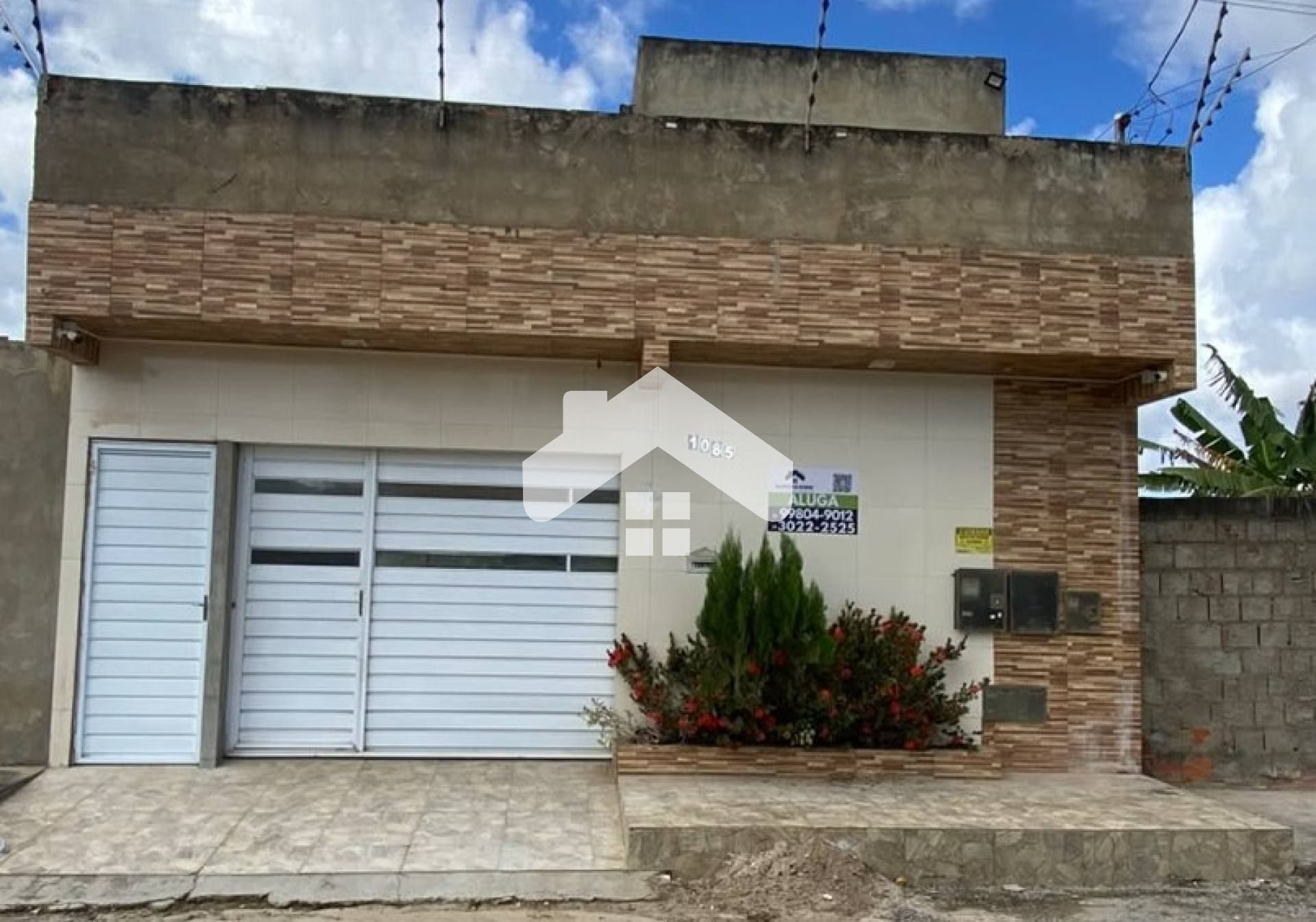 Casa com 2/4, 2 vagas no Bairro Albano Franco