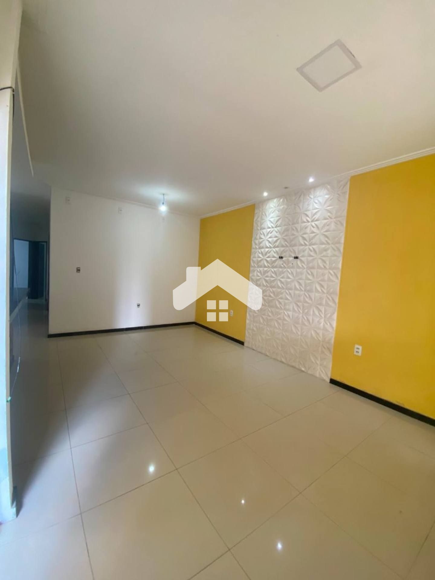 Casa com 2/4, 2 vagas no Bairro Albano Franco