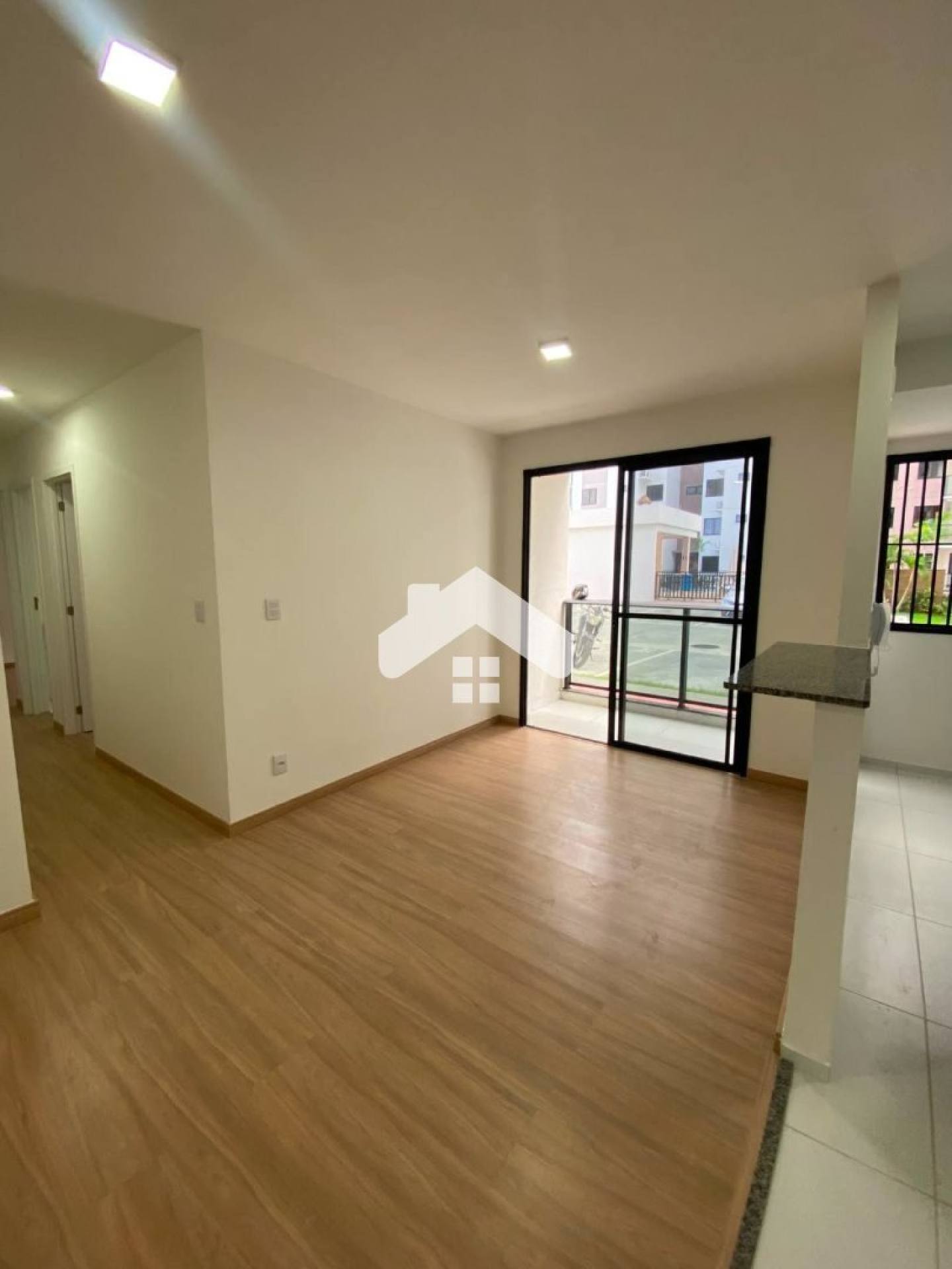 Apartamento no Lunar, 2/4, 1 suíte, 1 vaga (Condomínio incluso) – Aruana.