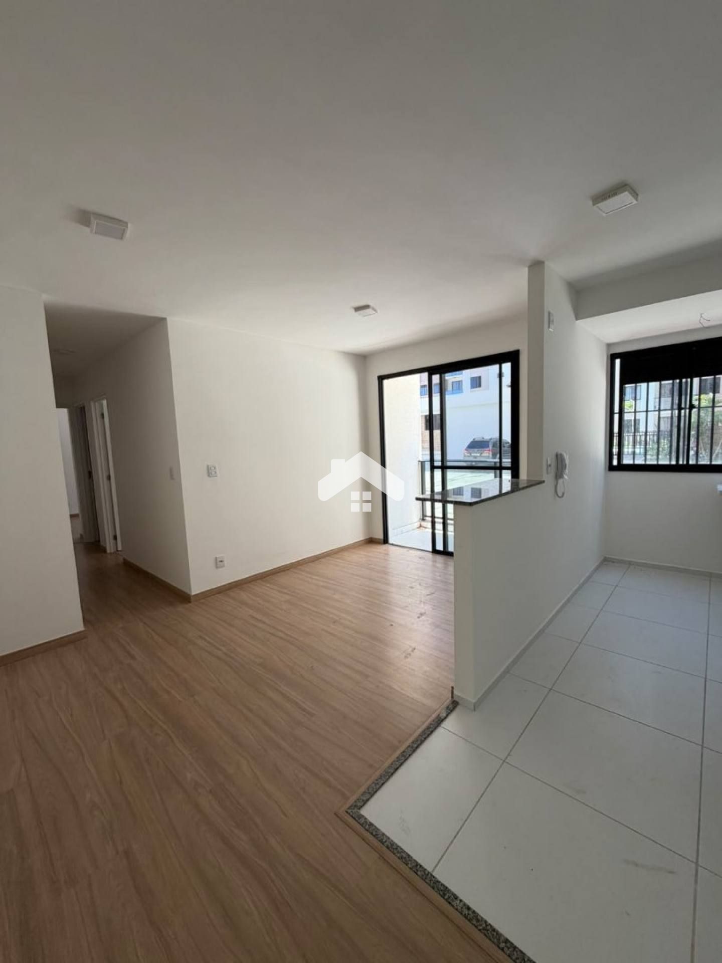 Apartamento no Lunar, 2/4, 1 suíte, 1 vaga (Condomínio incluso) – Aruana.
