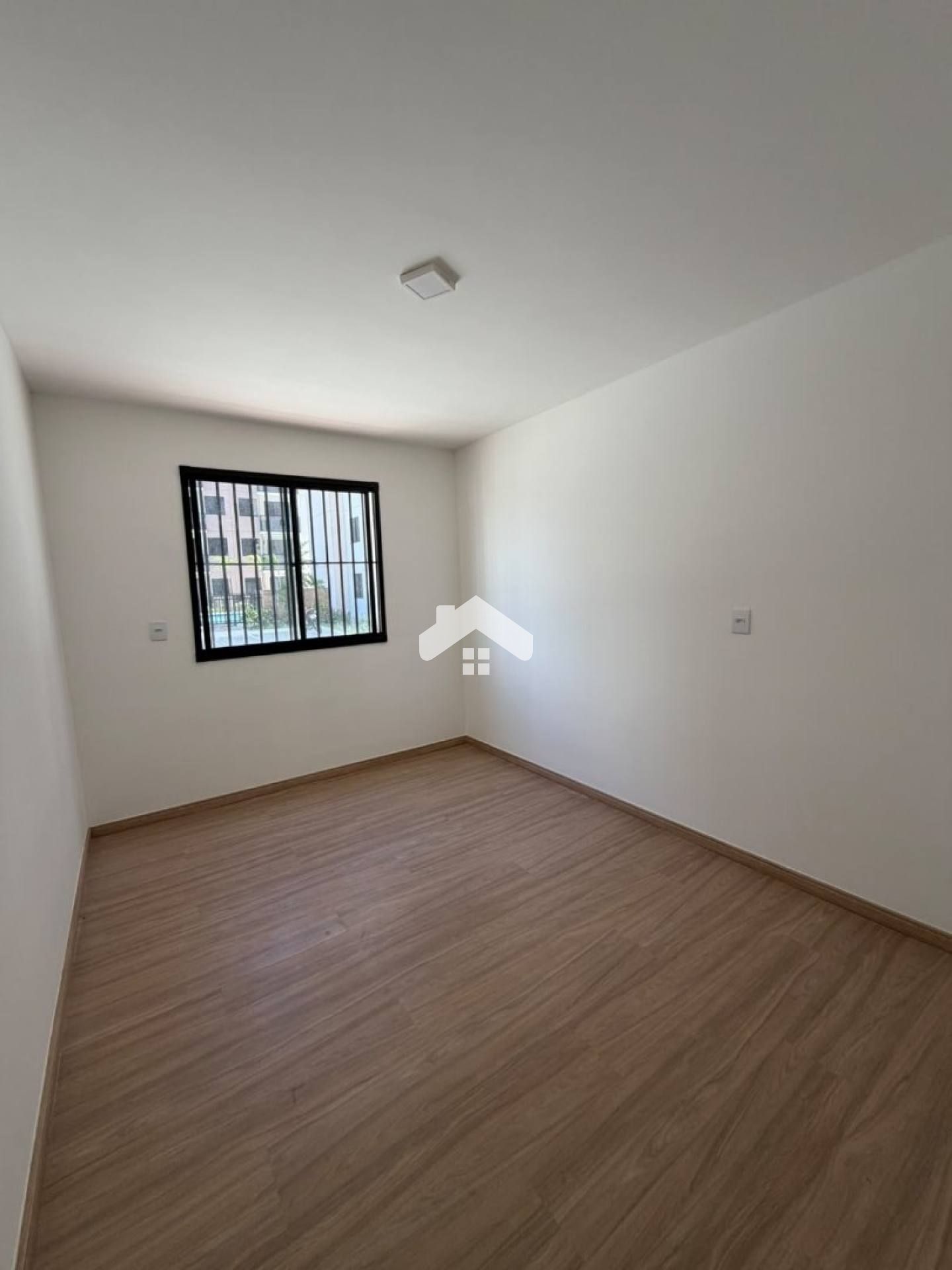 Apartamento no Lunar, 2/4, 1 suíte, 1 vaga (Condomínio incluso) – Aruana.