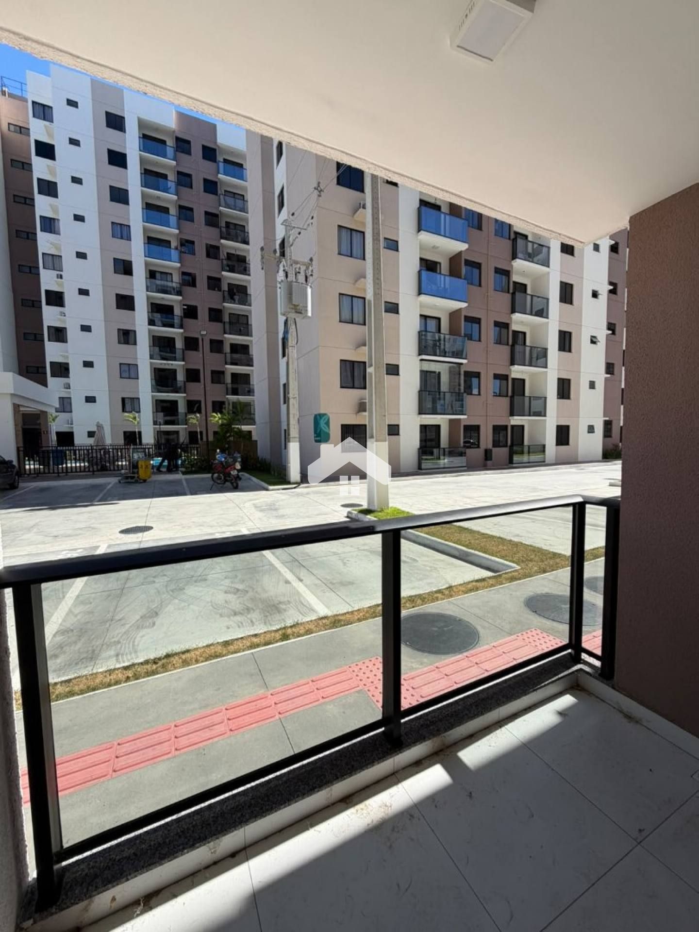 Apartamento no Lunar, 2/4, 1 suíte, 1 vaga (Condomínio incluso) – Aruana.
