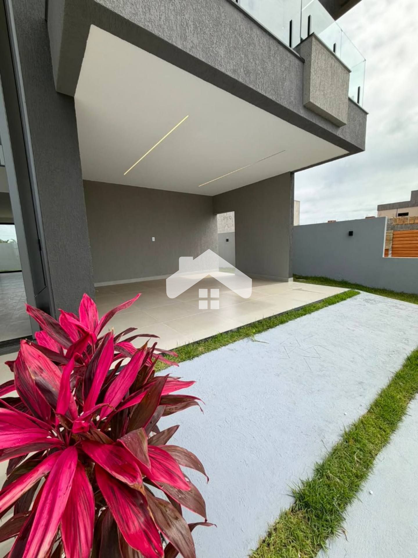 Casa no Cond. Villaredo, 4/4, 2 suítes, 2 vagas (Cond. Incluso) - Barra dos Coqueiros